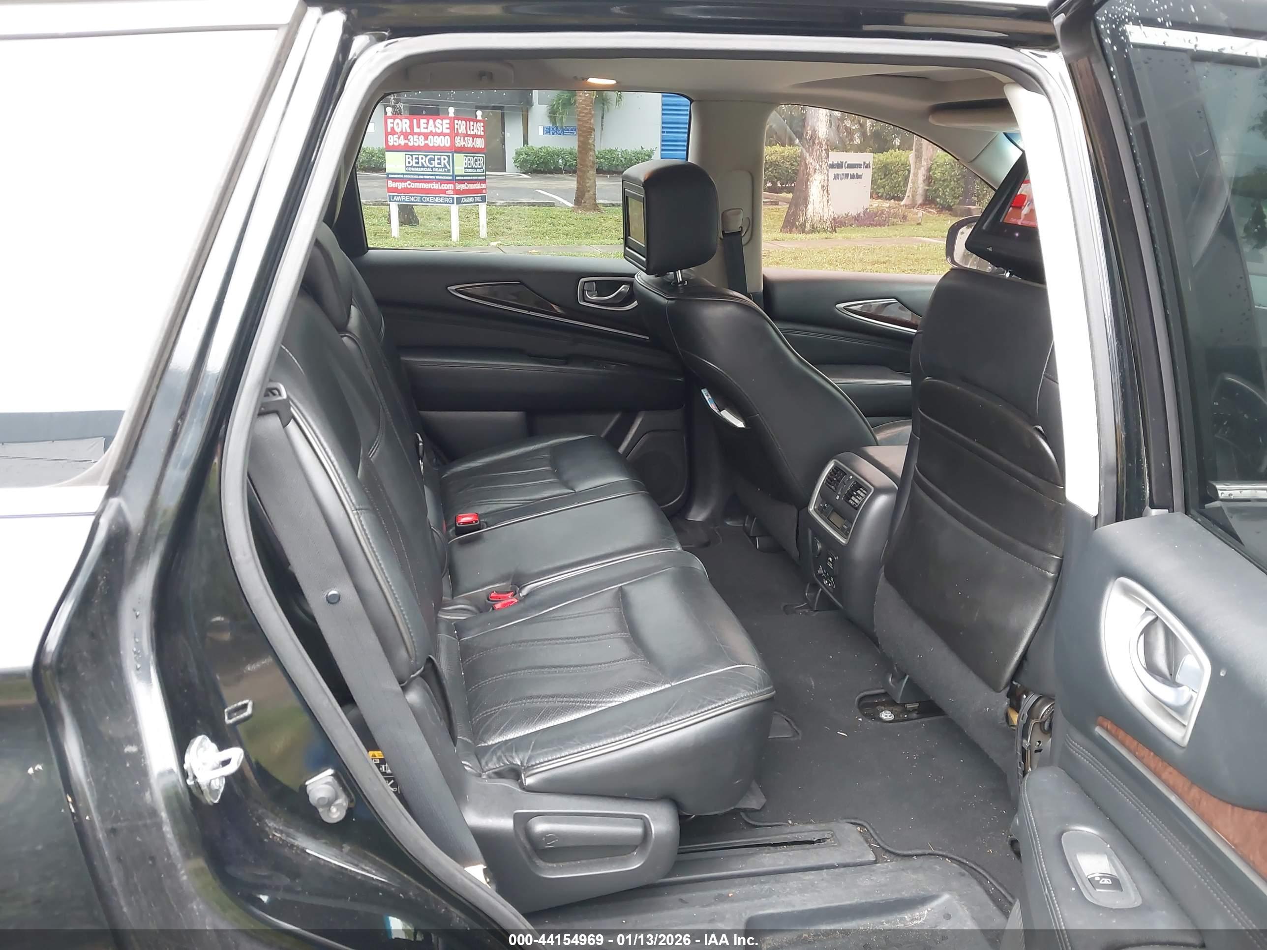 INFINITI JX35 image 8