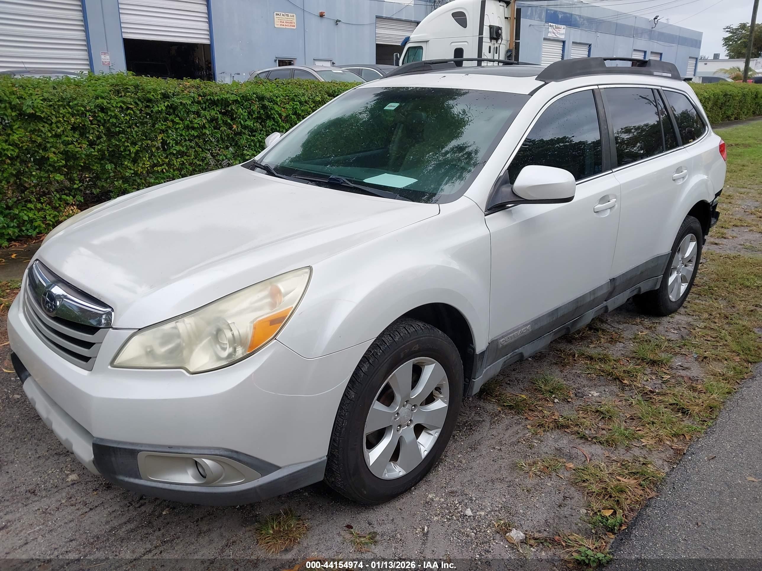 SUBARU OUTBACK image 2