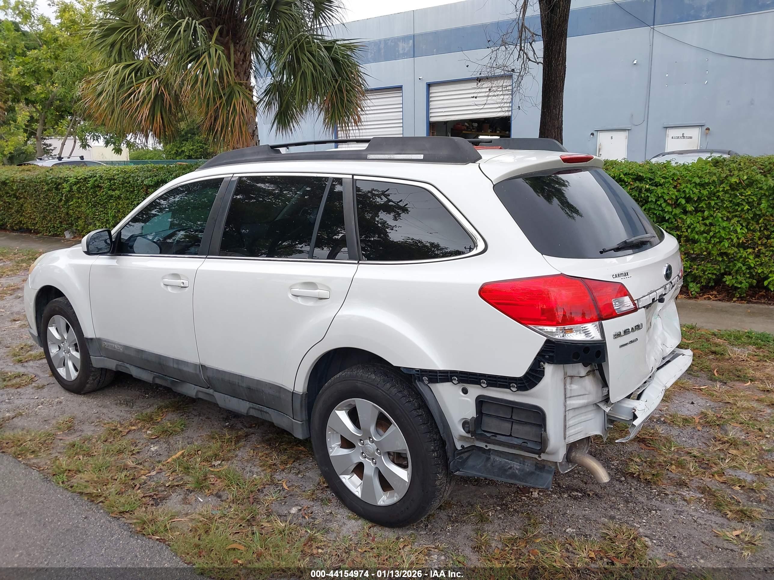 SUBARU OUTBACK image 3