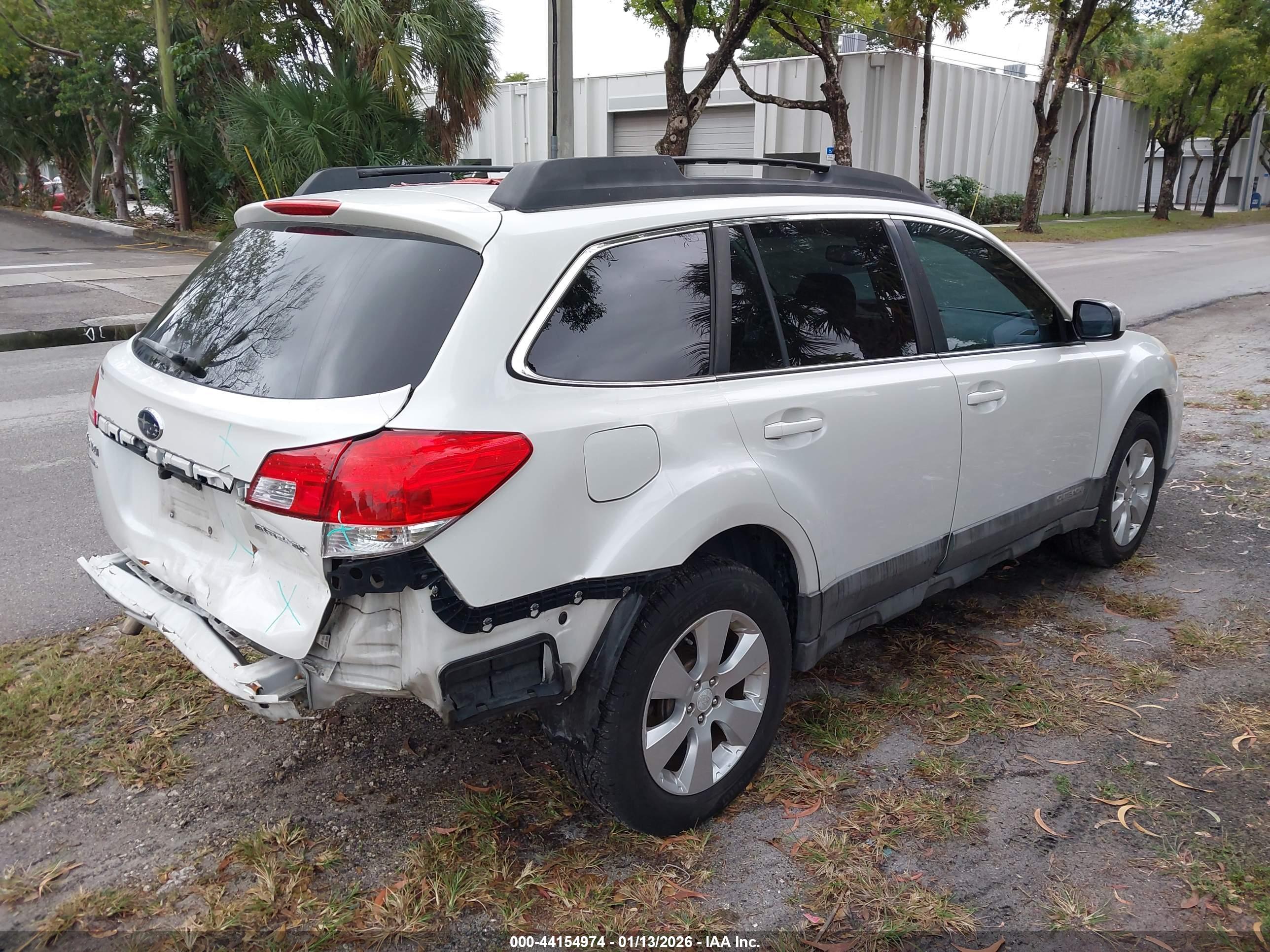 SUBARU OUTBACK image 4