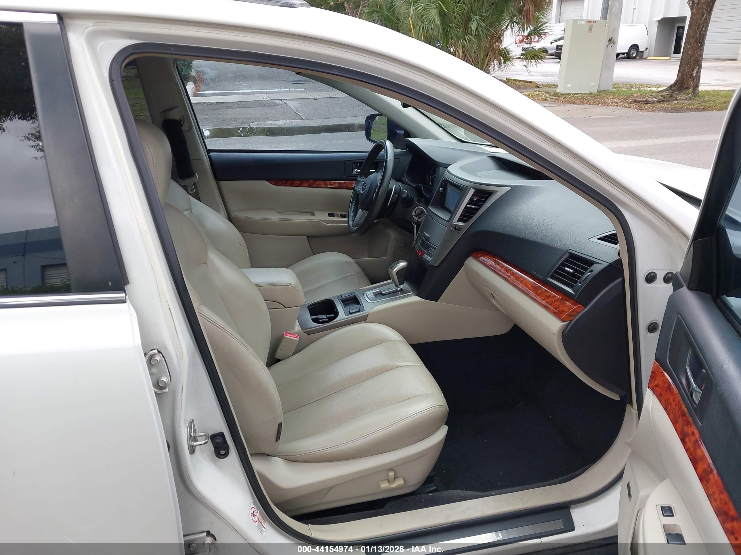 SUBARU OUTBACK image 5
