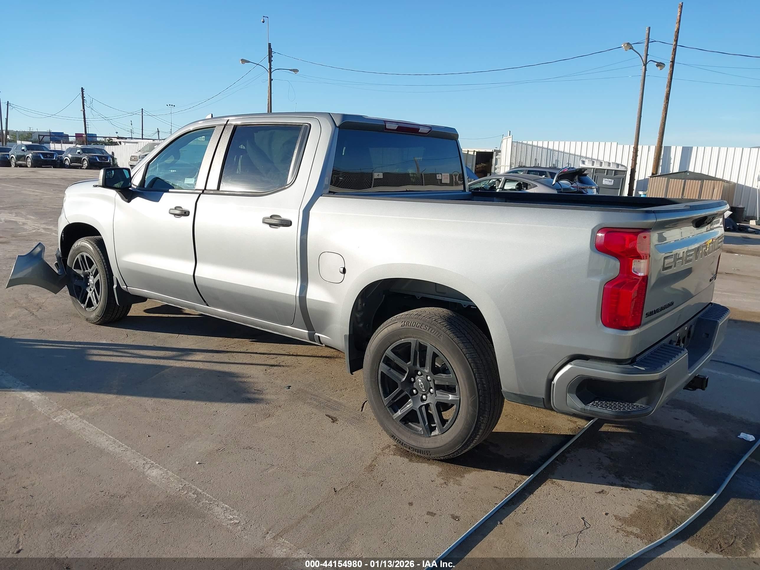 CHEVROLET SILVERADO image 3