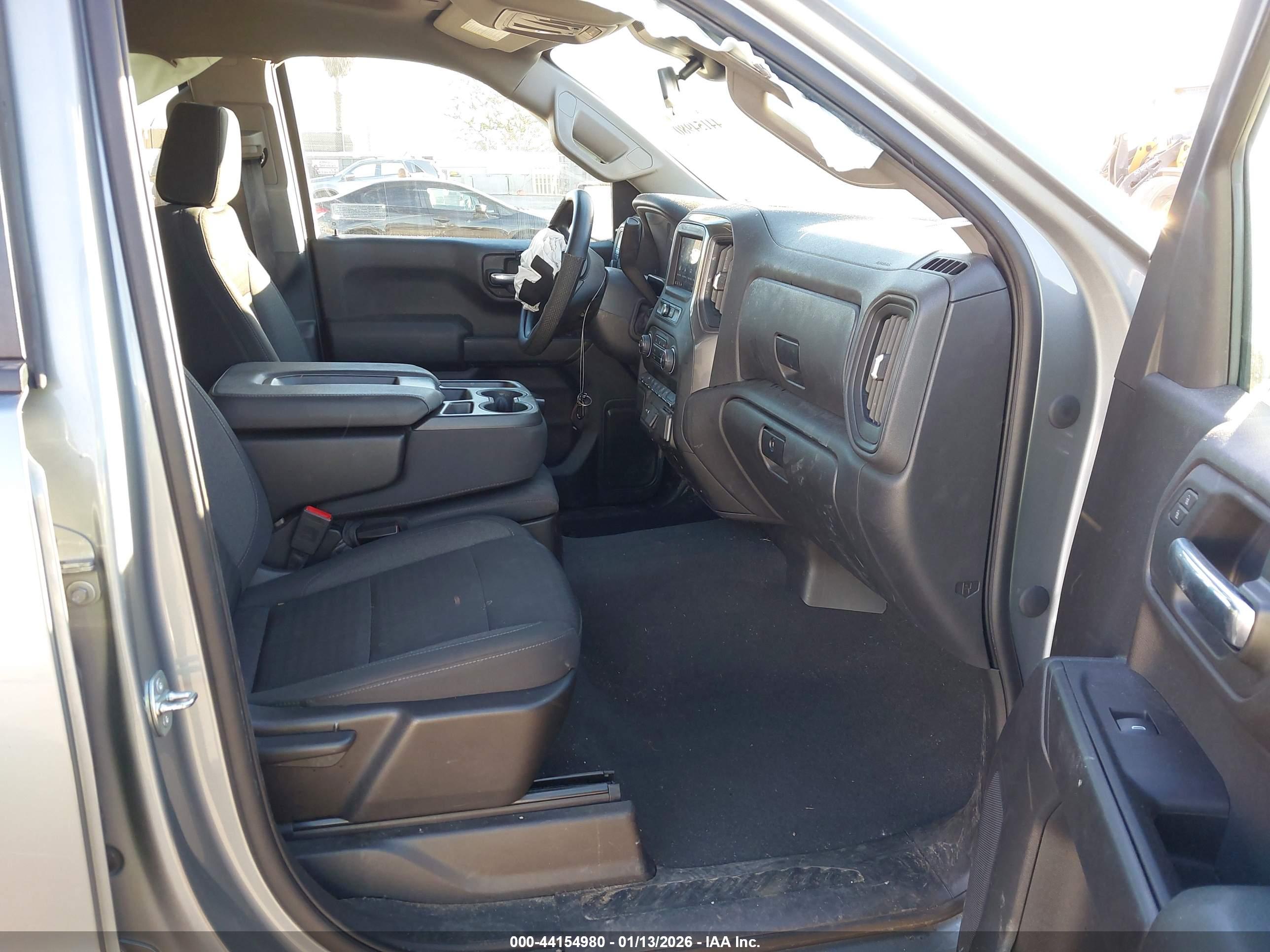 CHEVROLET SILVERADO image 5