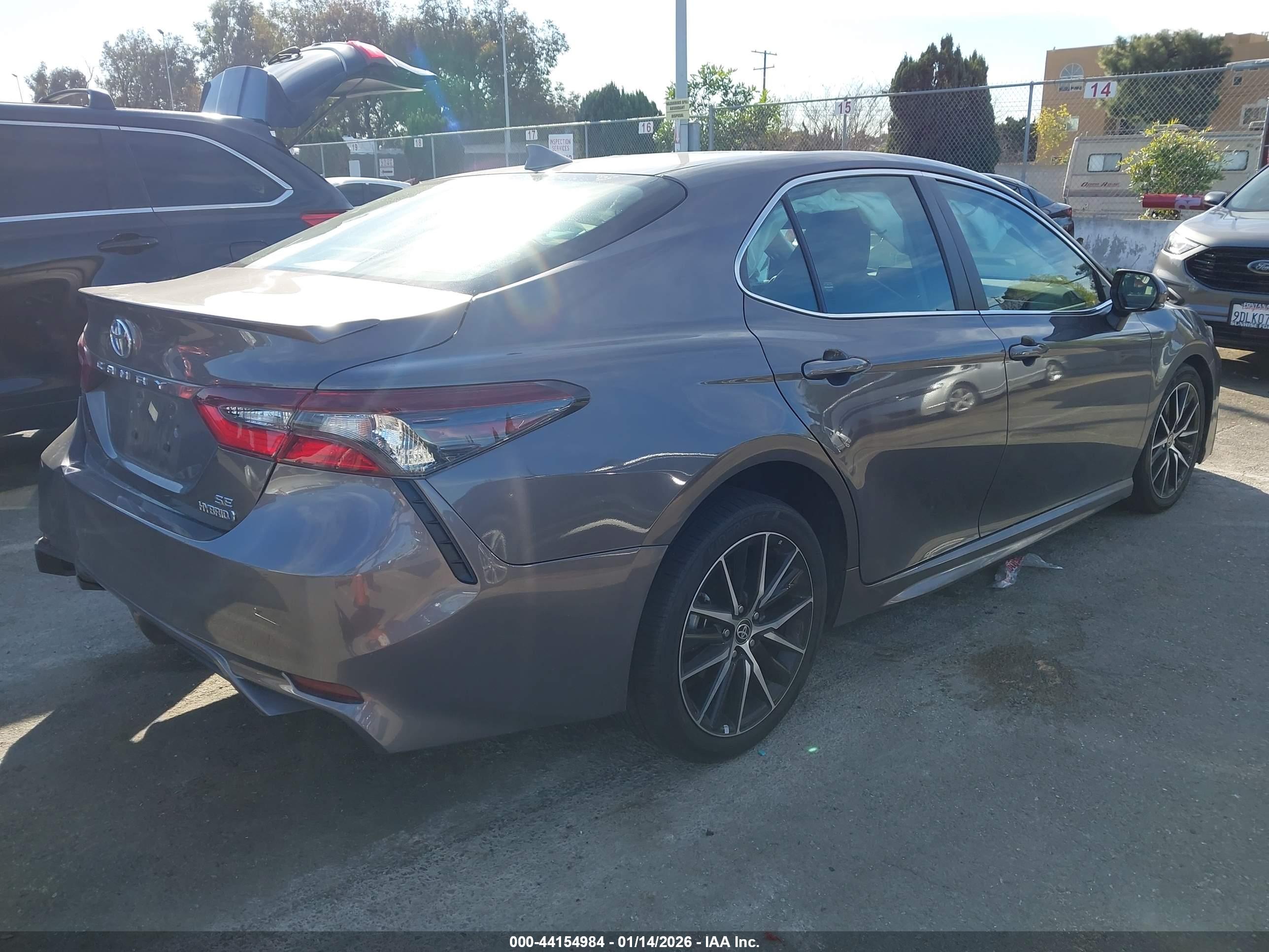TOYOTA CAMRY image 4