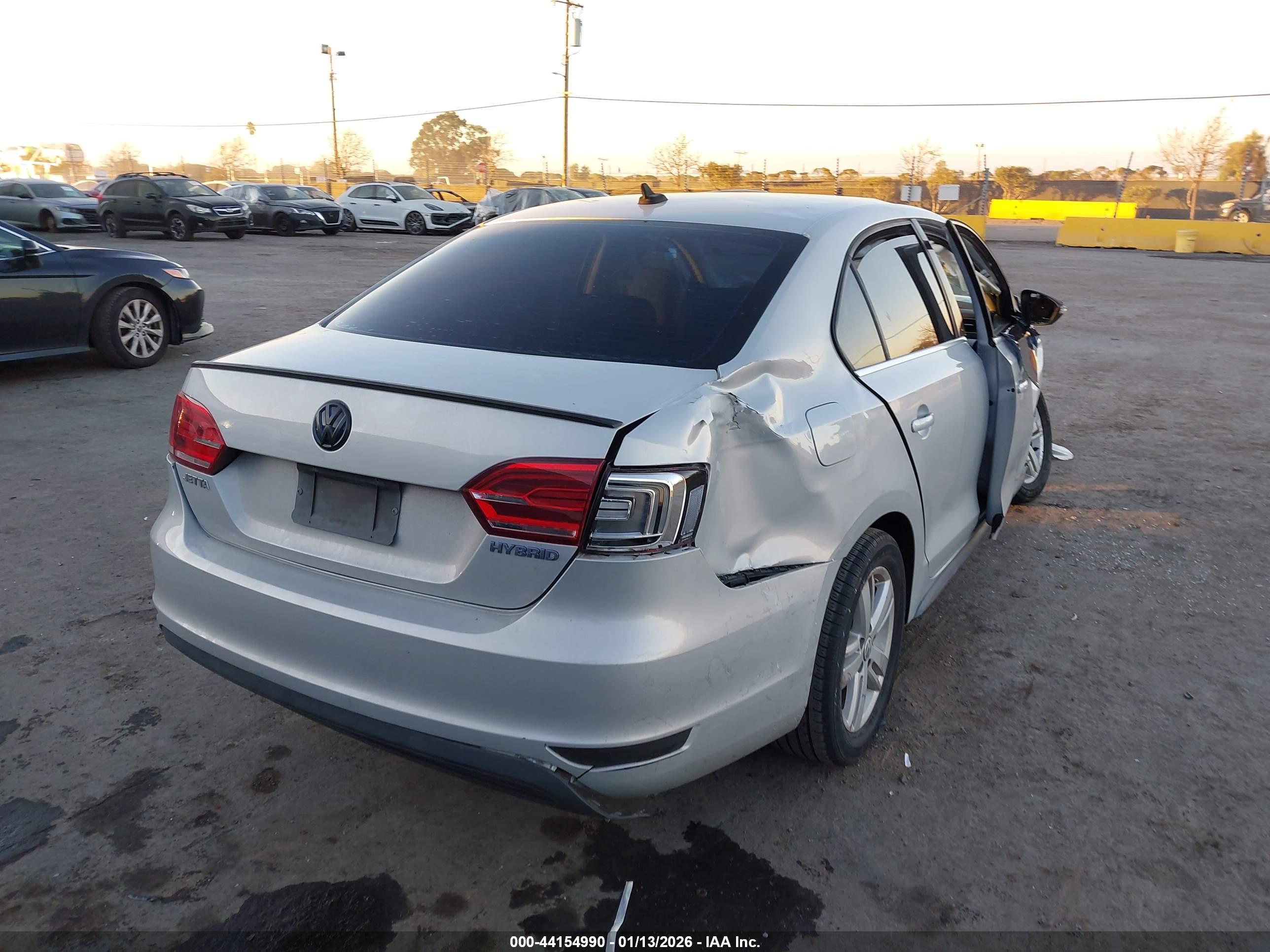 VOLKSWAGEN JETTA image 4