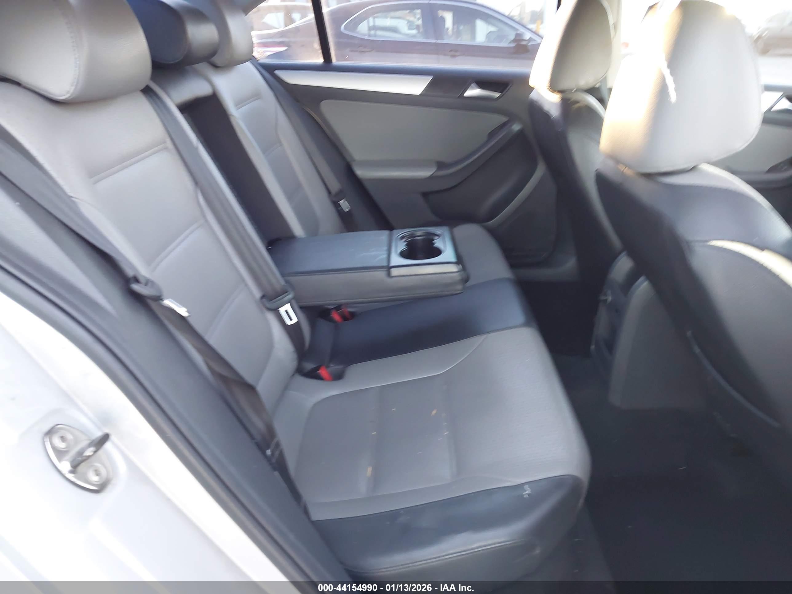 VOLKSWAGEN JETTA image 8
