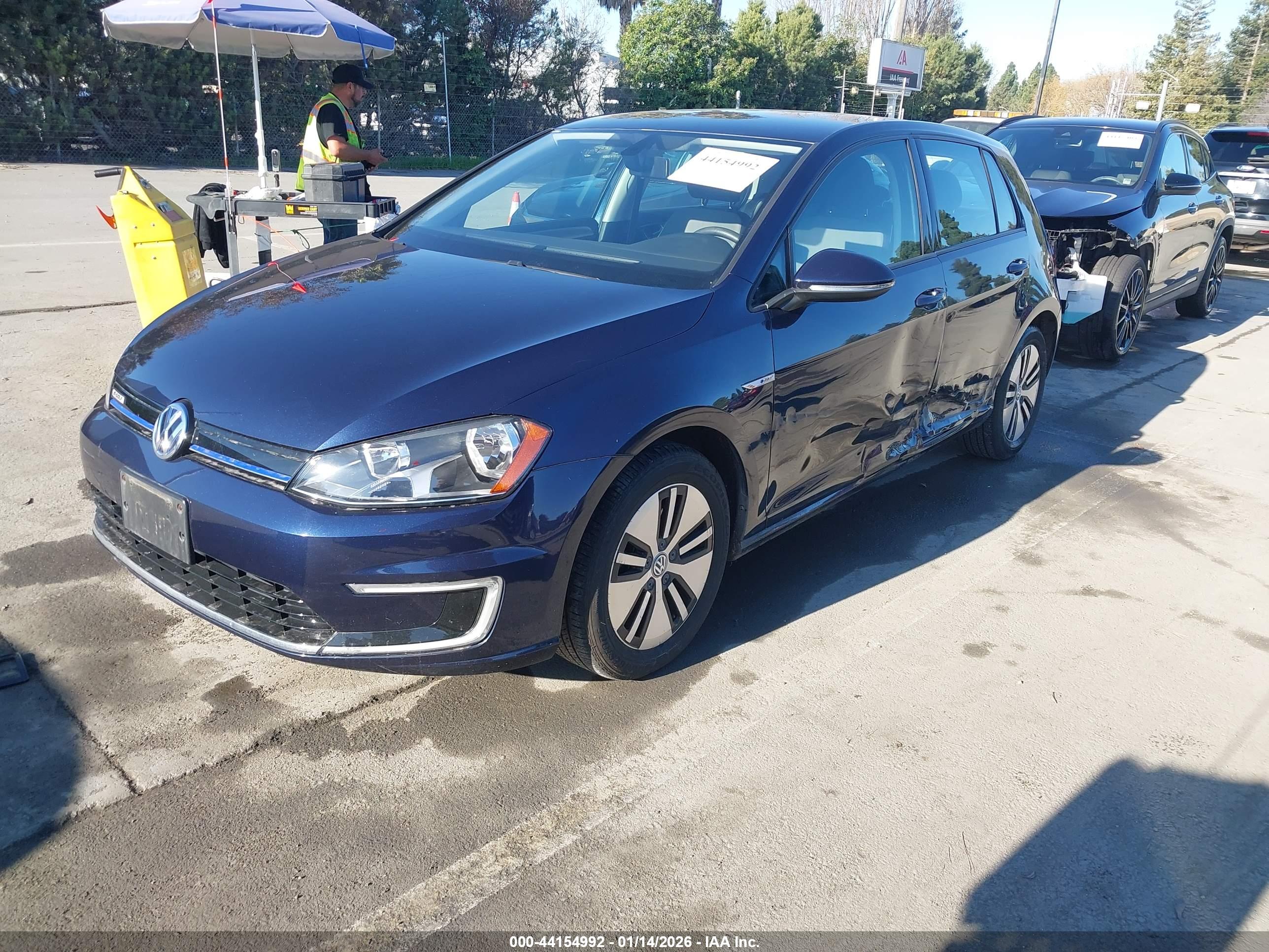 VOLKSWAGEN E-GOLF image 2