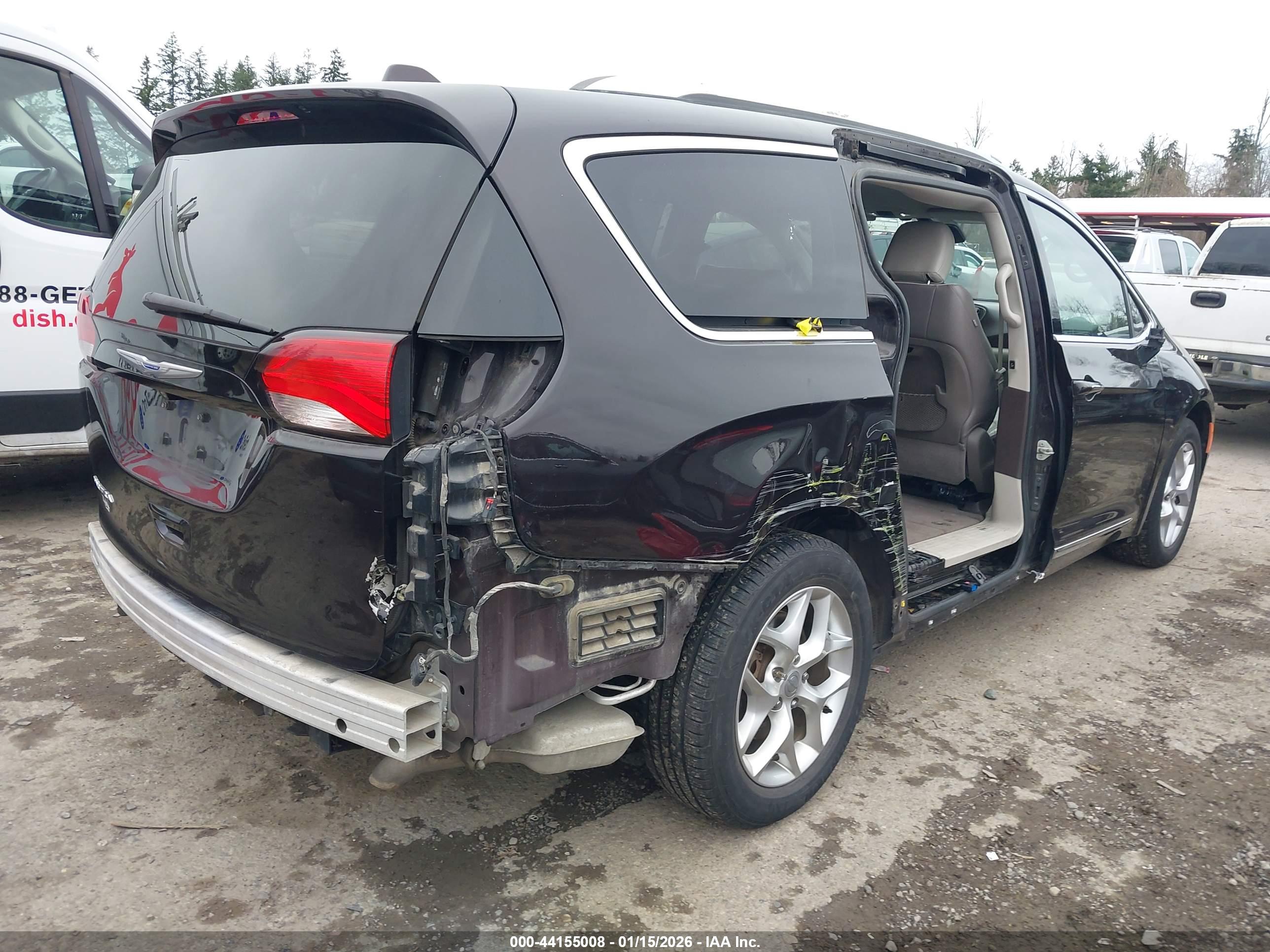 CHRYSLER PACIFICA image 4