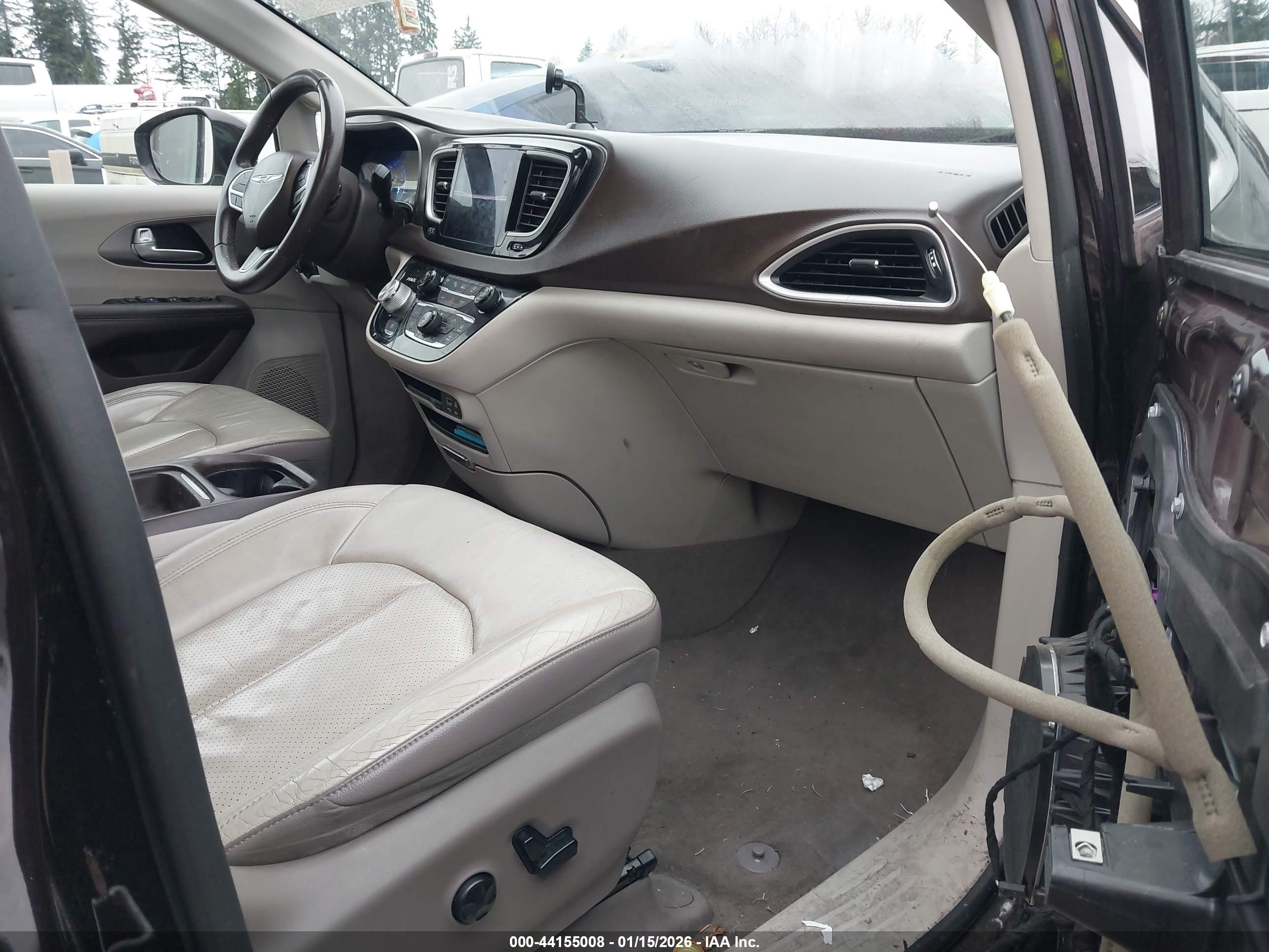 CHRYSLER PACIFICA image 5