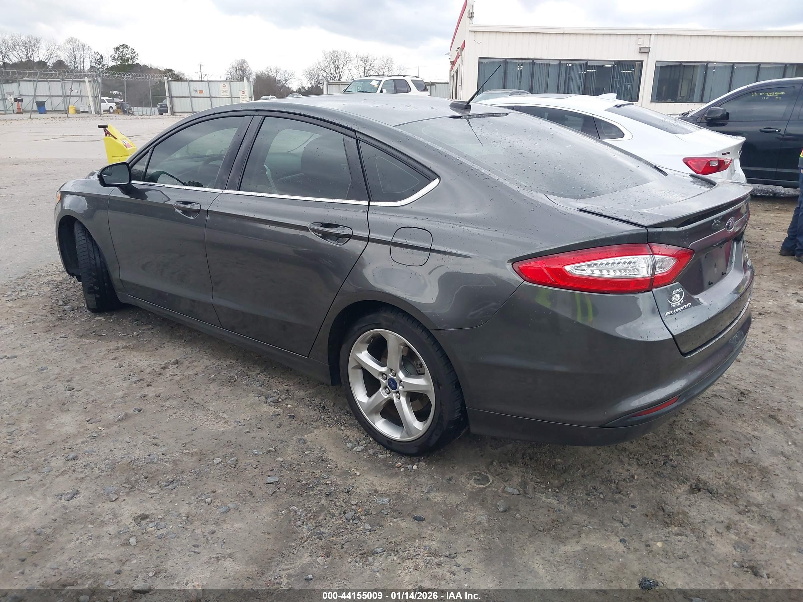 FORD FUSION image 3