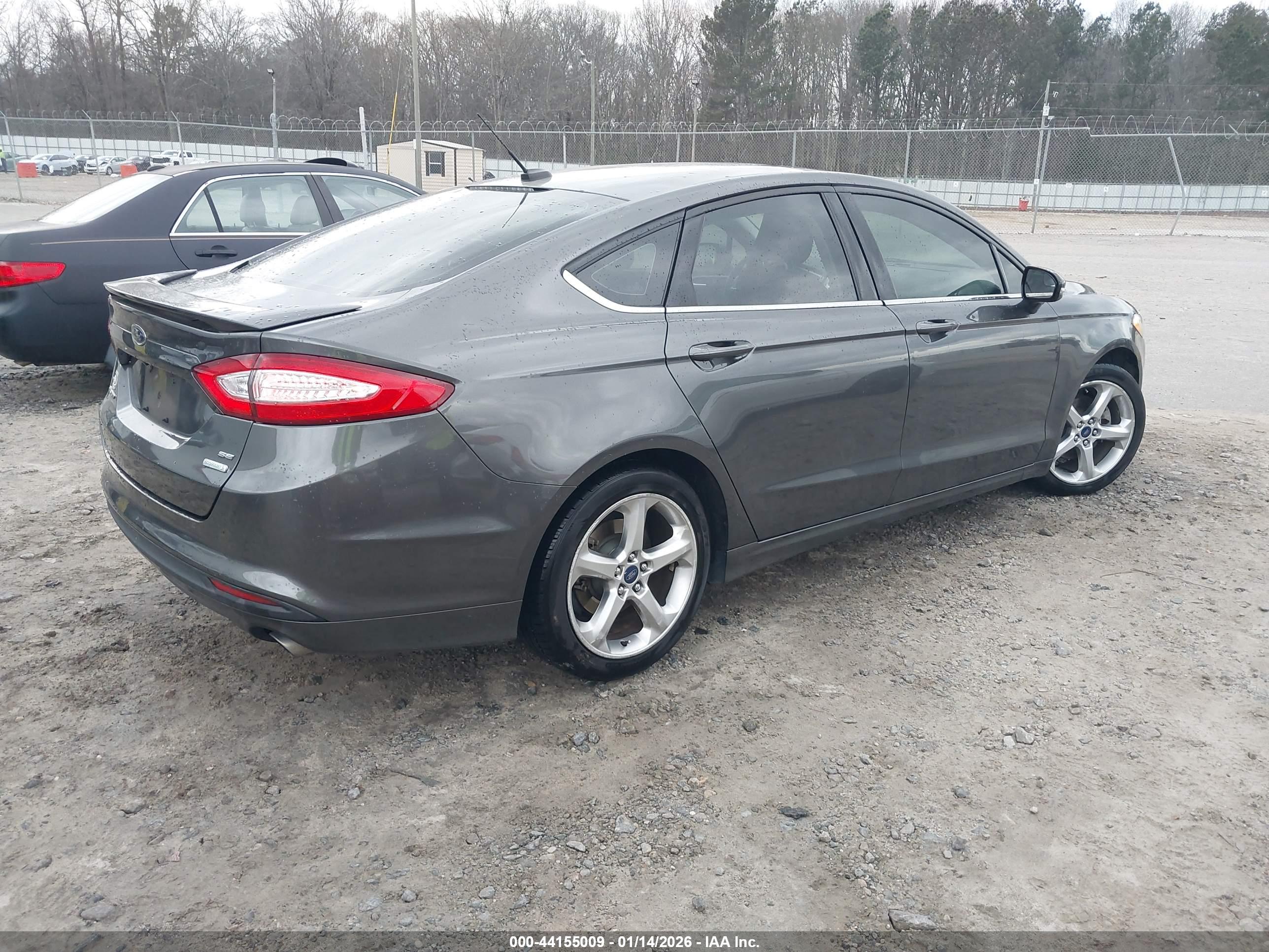 FORD FUSION image 4