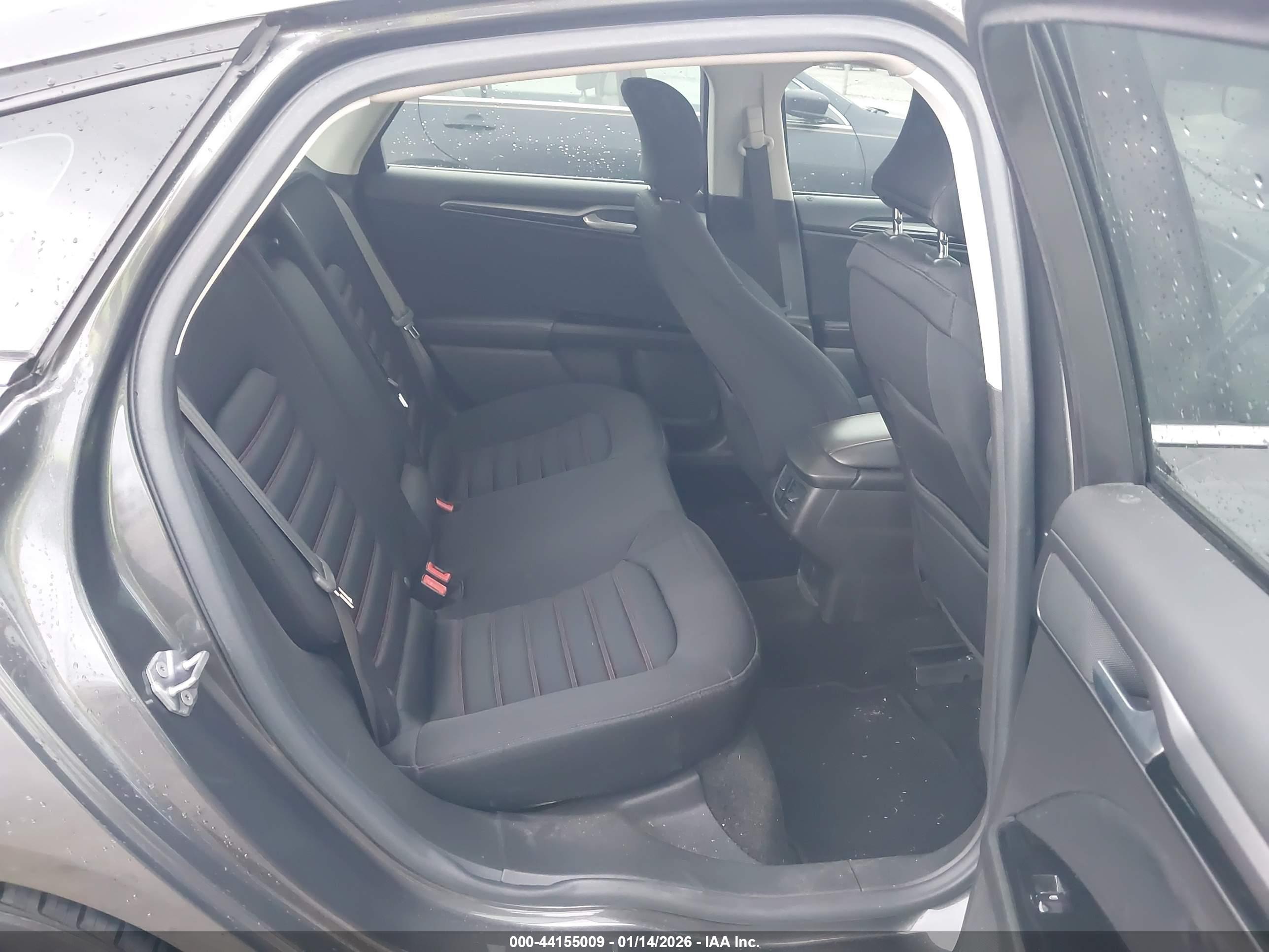FORD FUSION image 8