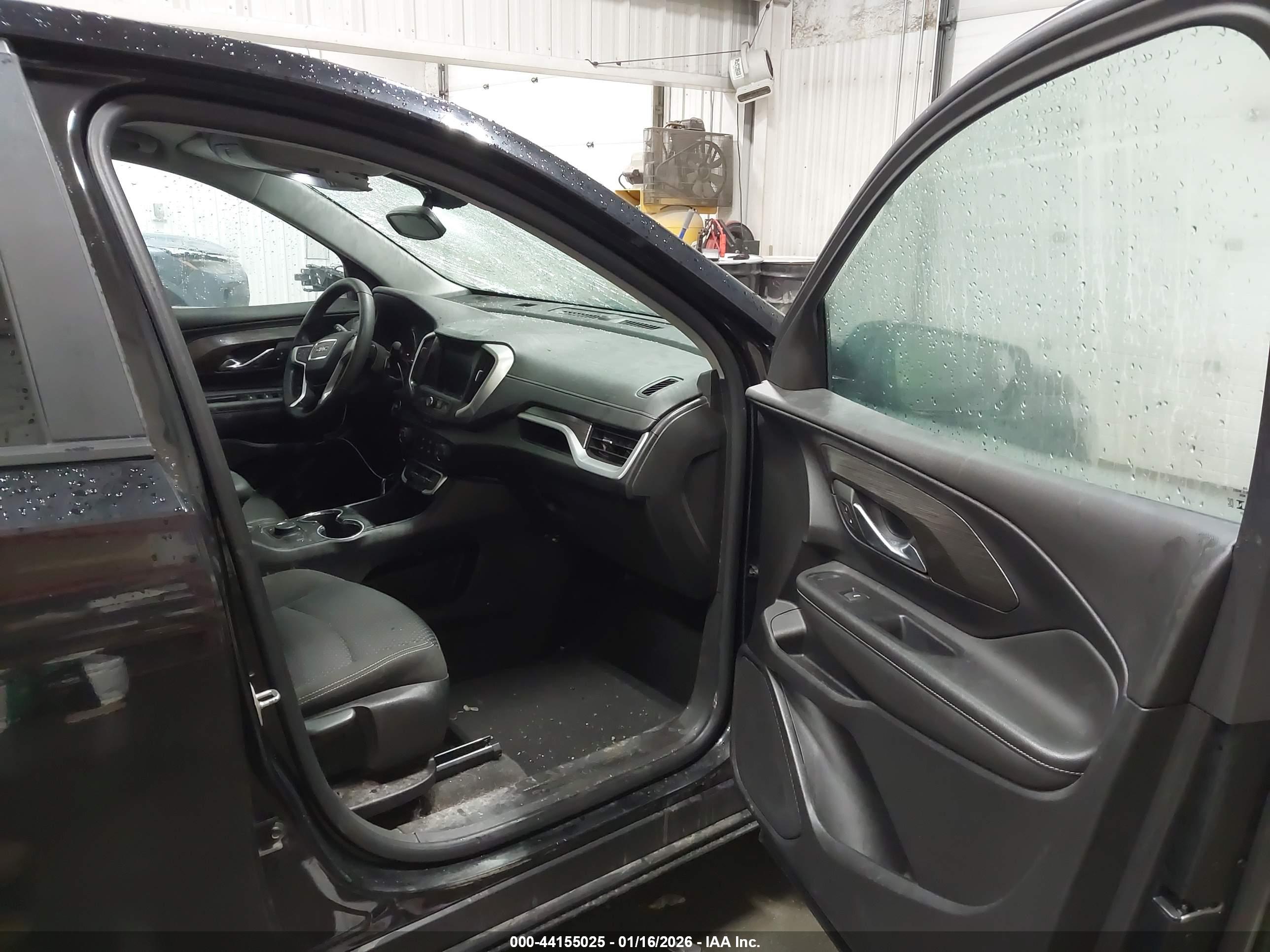 GMC TERRAIN image 5
