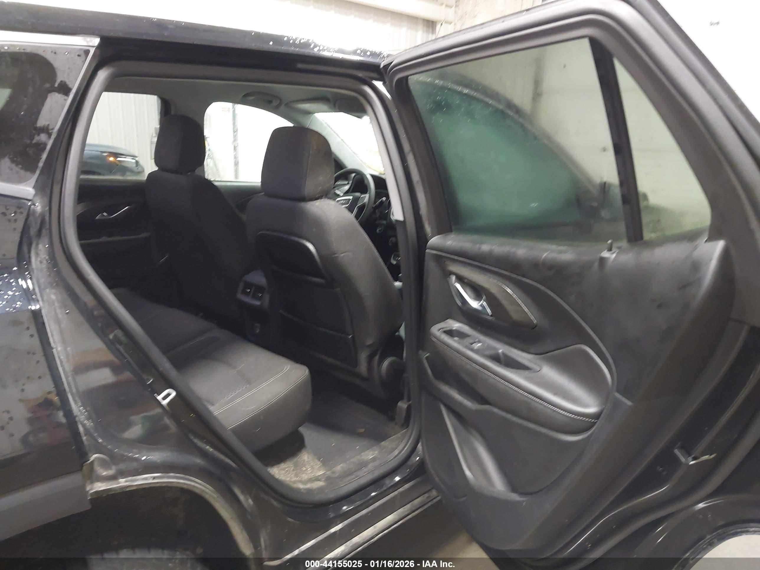 GMC TERRAIN image 8