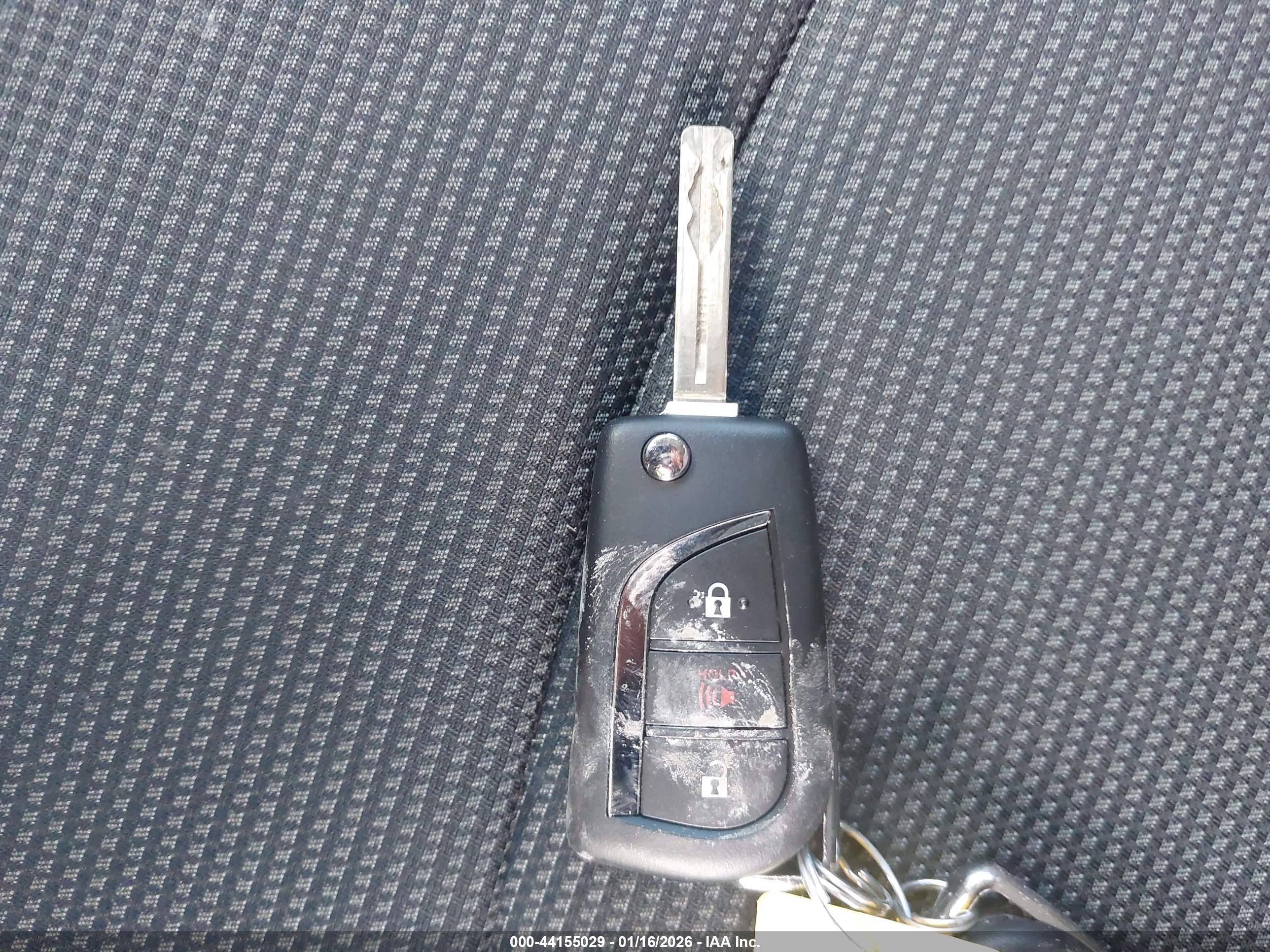TOYOTA RAV4 image 11