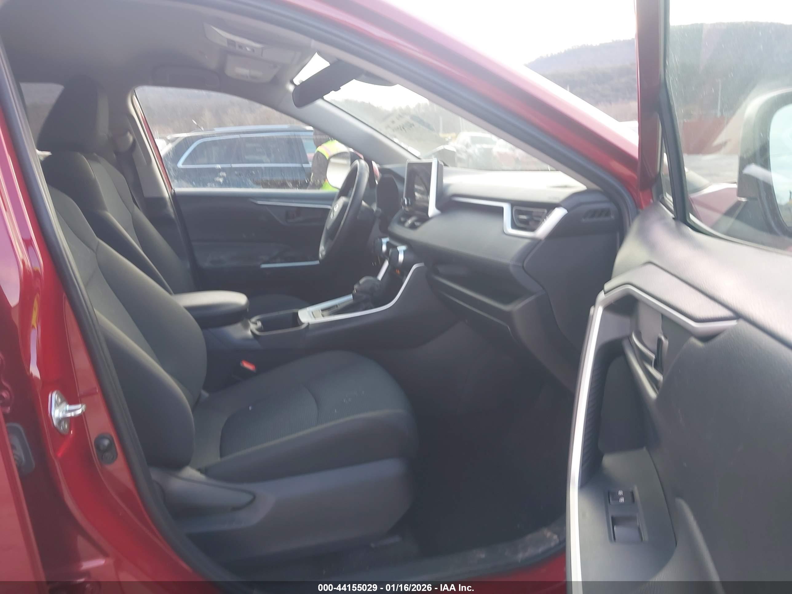 TOYOTA RAV4 image 5
