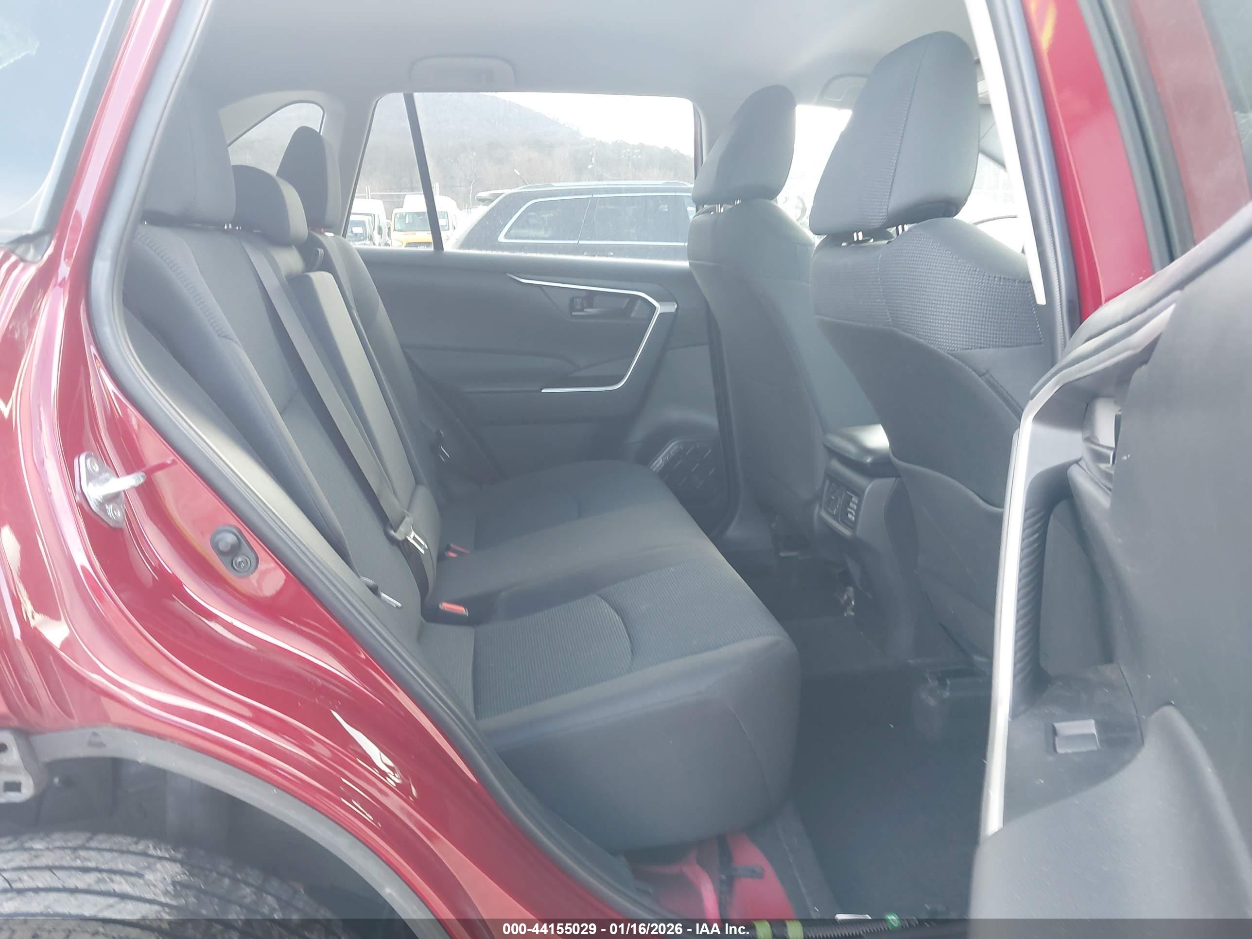 TOYOTA RAV4 image 8