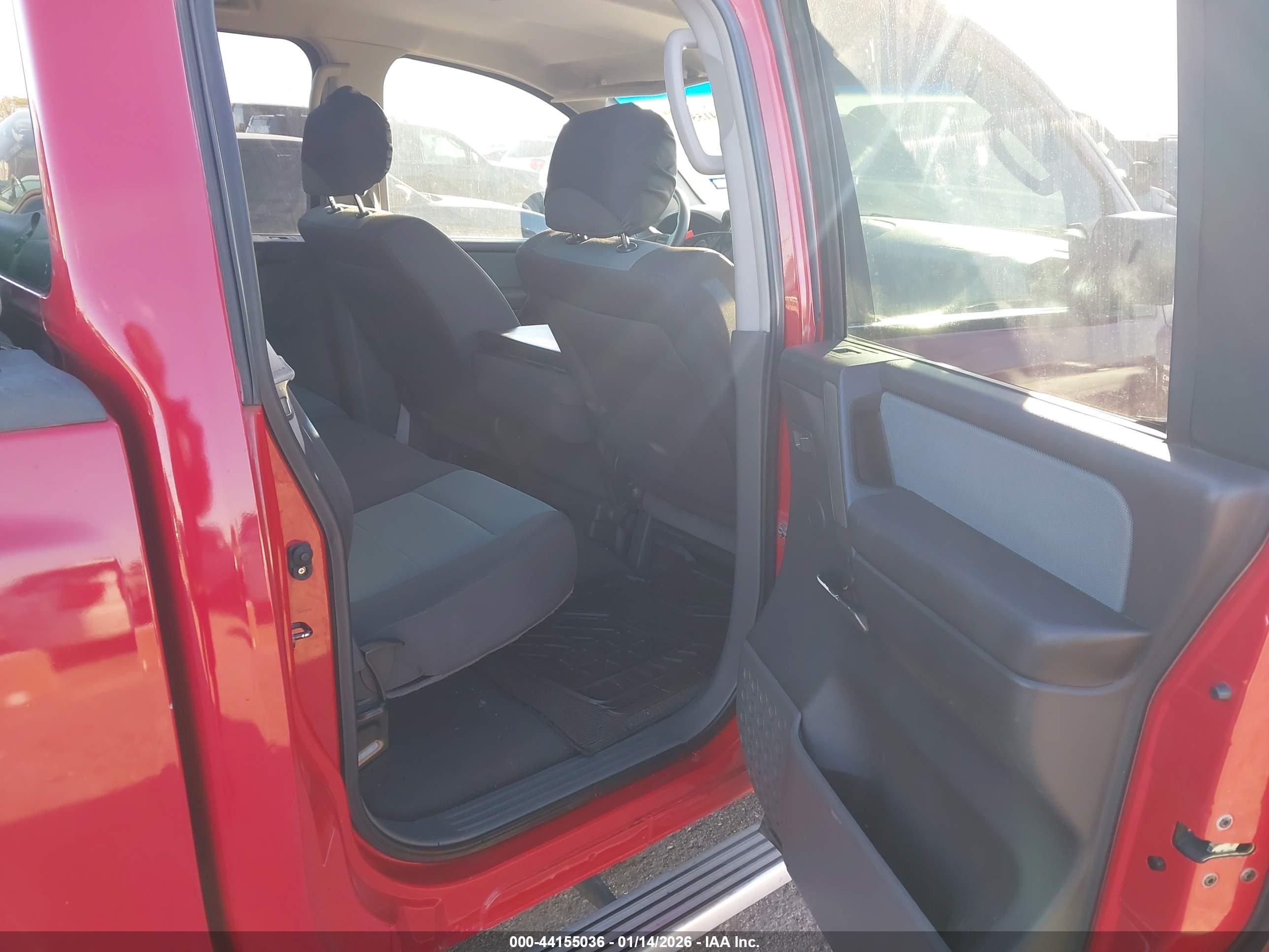 NISSAN TITAN image 8