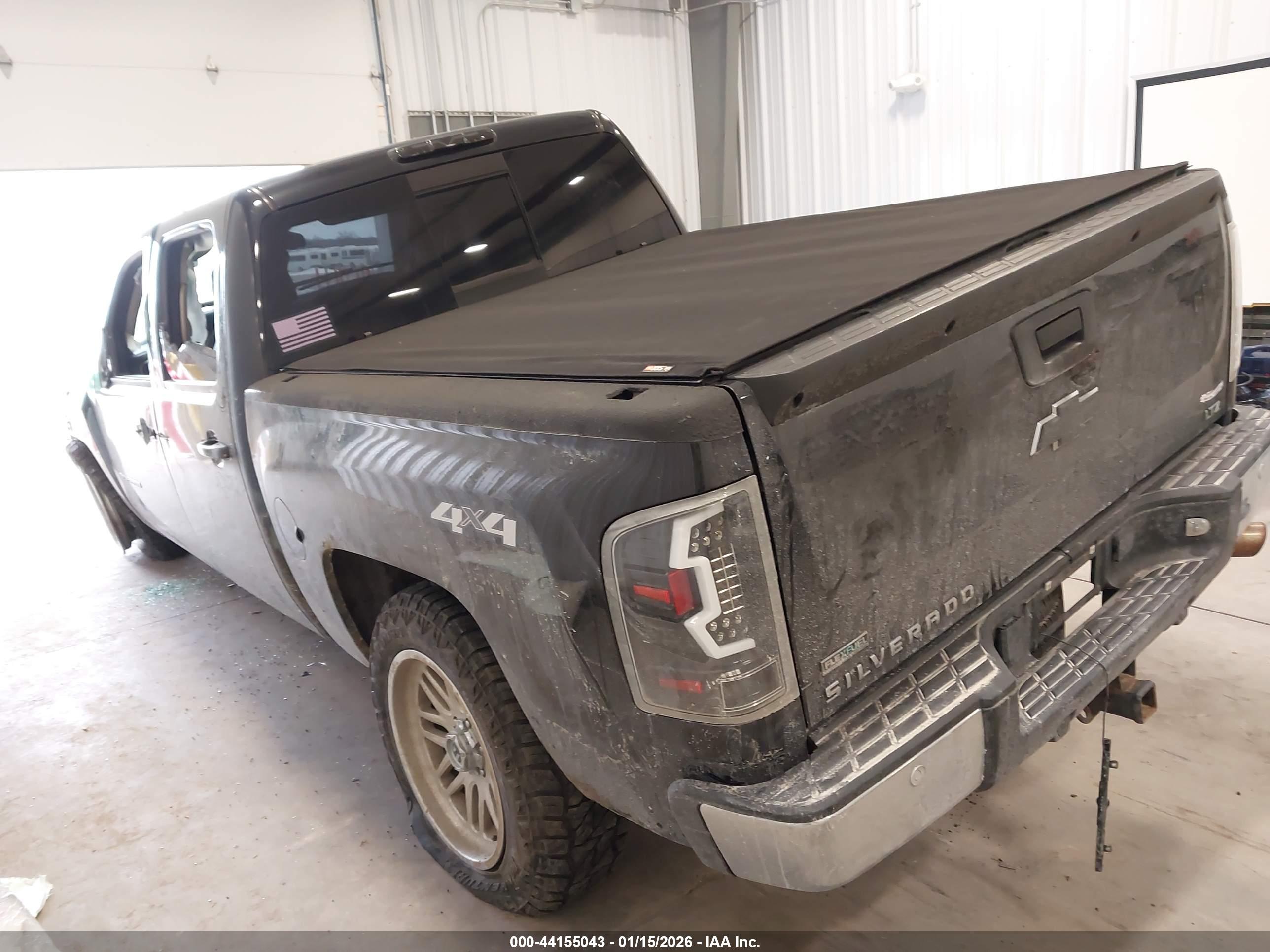 CHEVROLET SILVERADO image 3