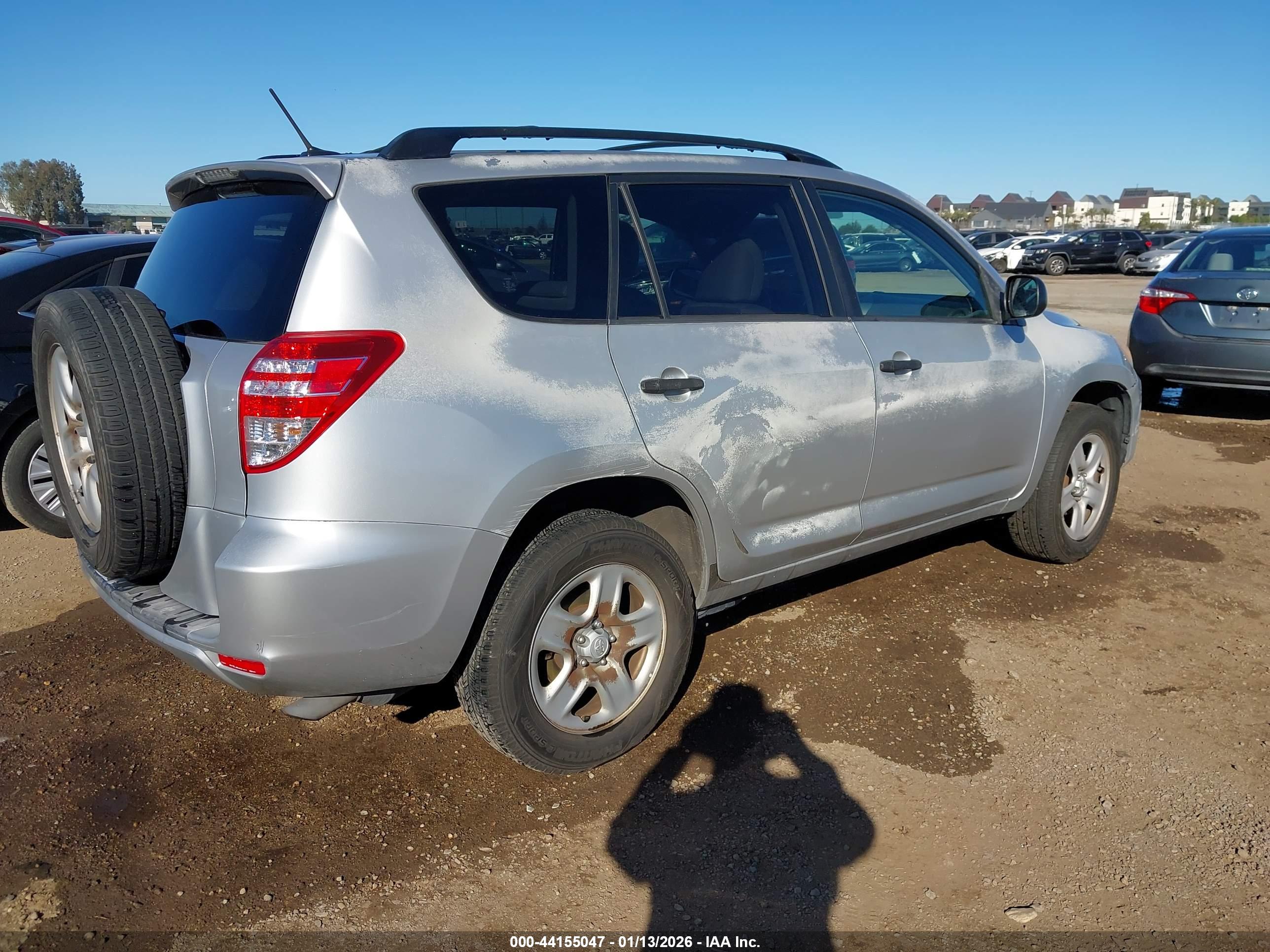 TOYOTA RAV4 image 4