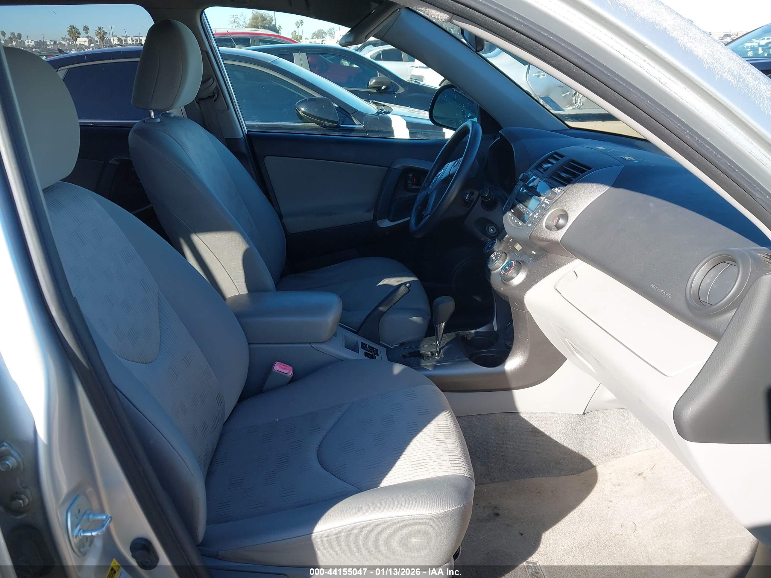 TOYOTA RAV4 image 5
