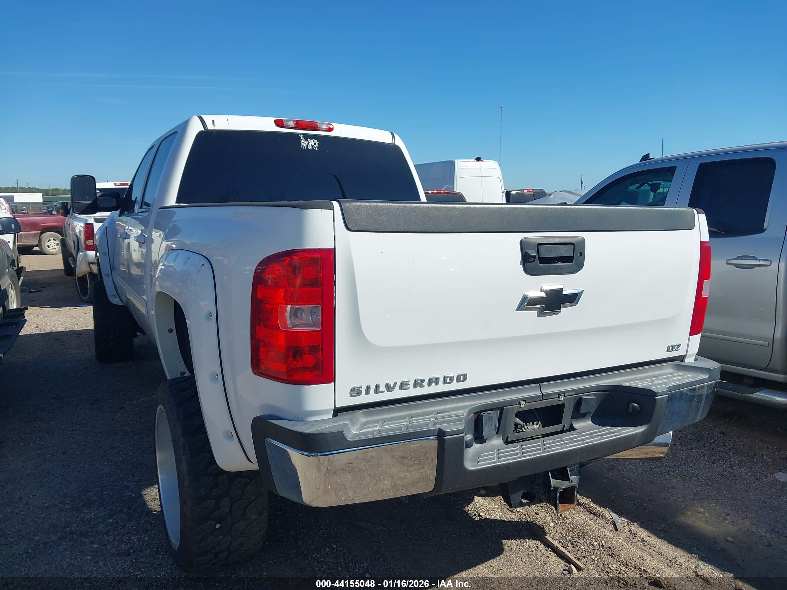 CHEVROLET SILVERADO image 3