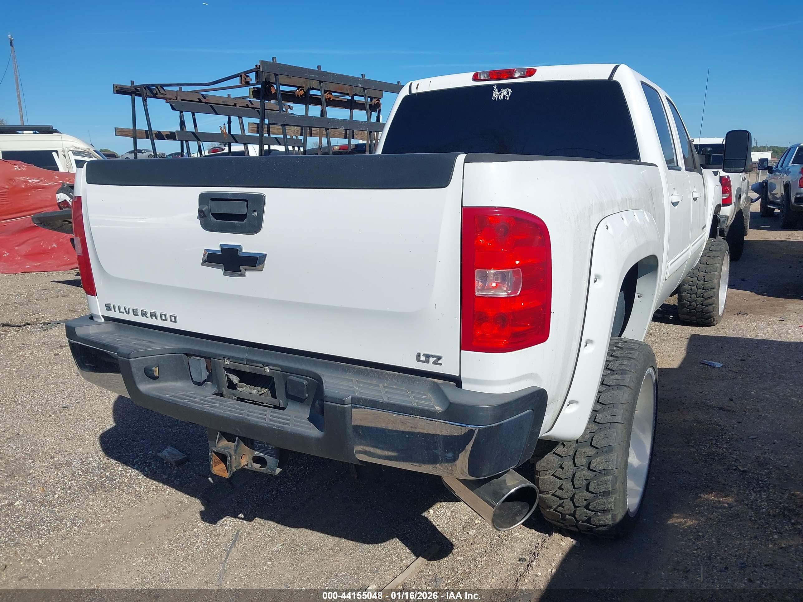 CHEVROLET SILVERADO image 4