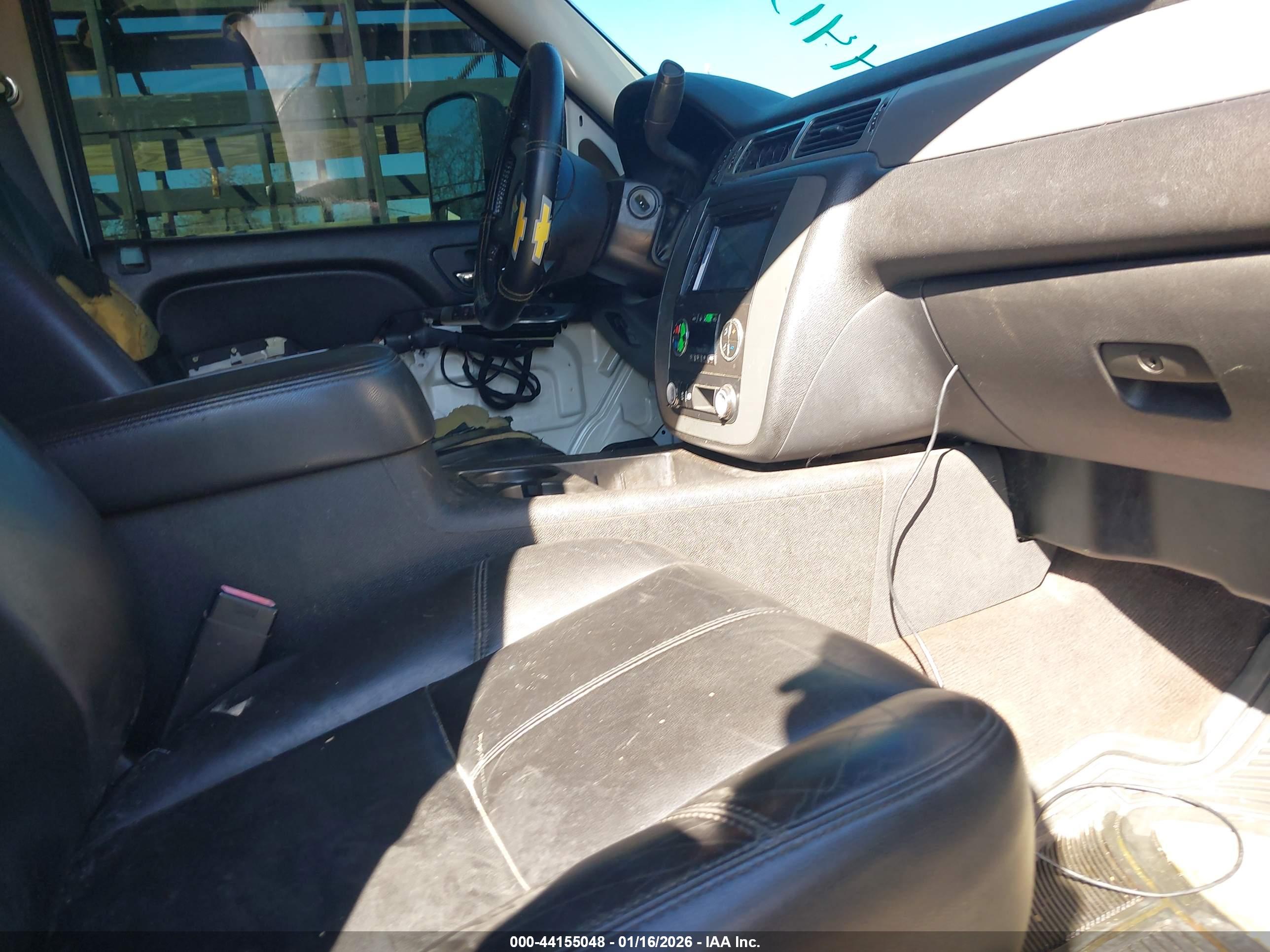 CHEVROLET SILVERADO image 5