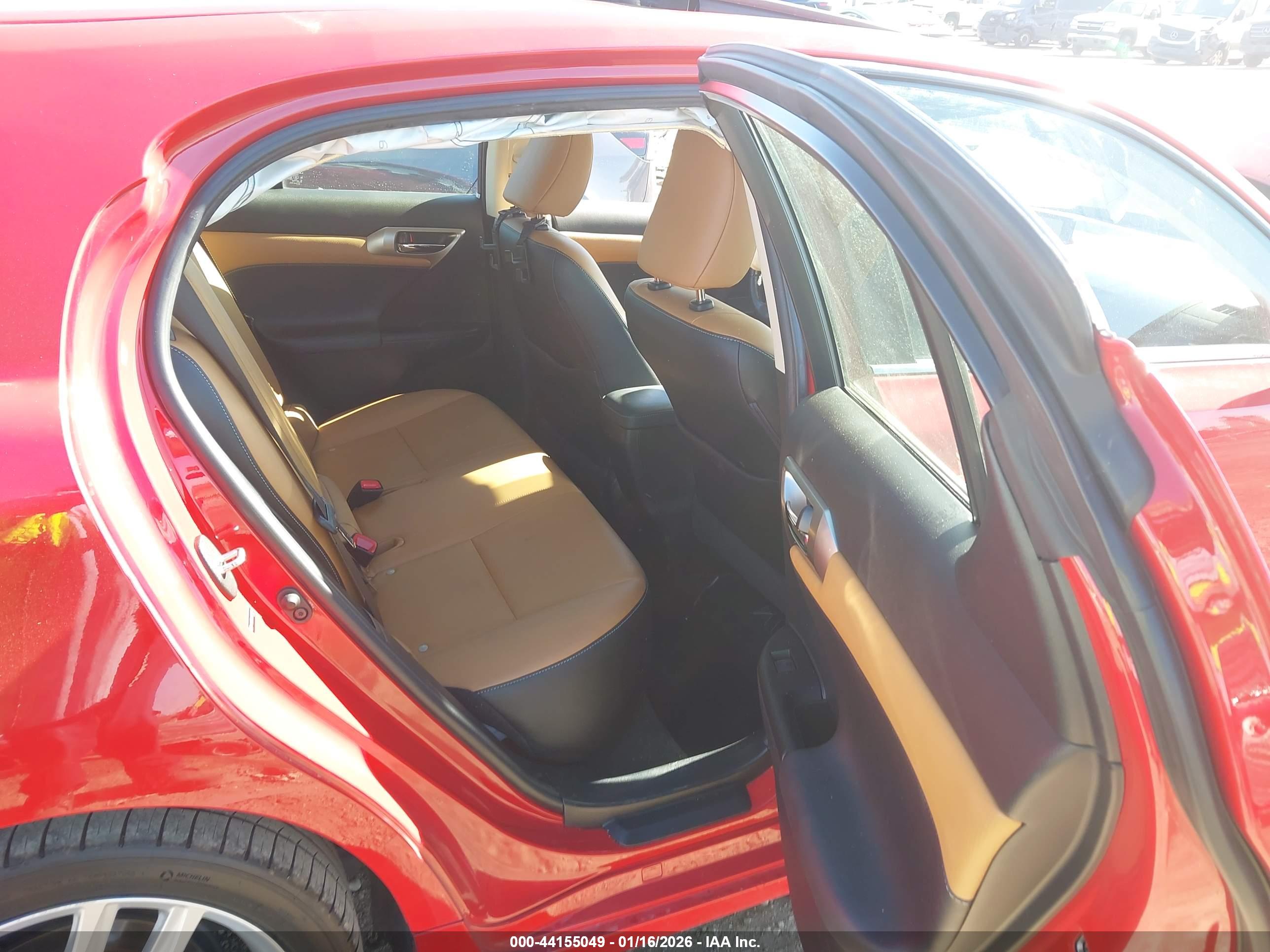 LEXUS CT image 8