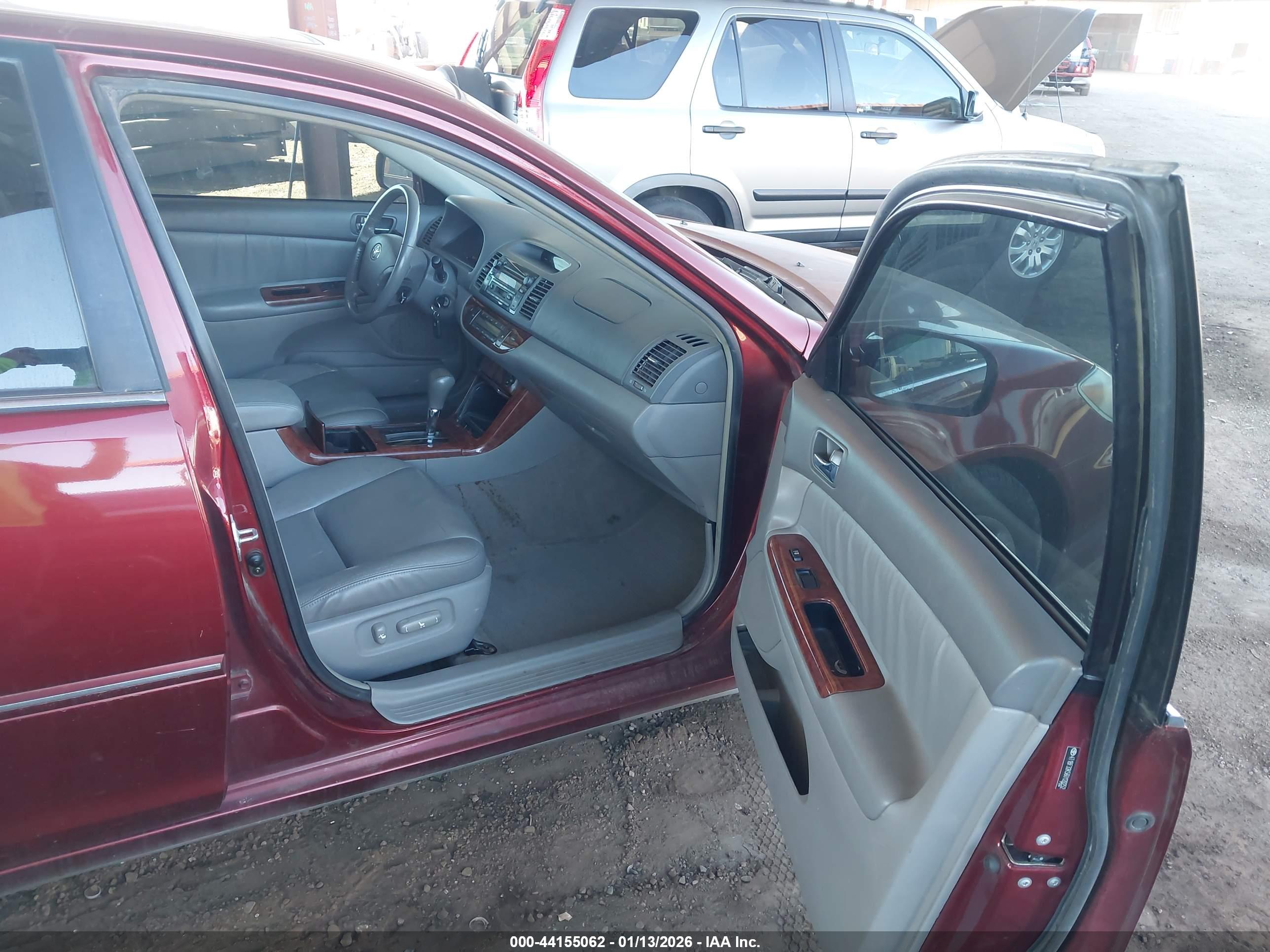 TOYOTA CAMRY image 5