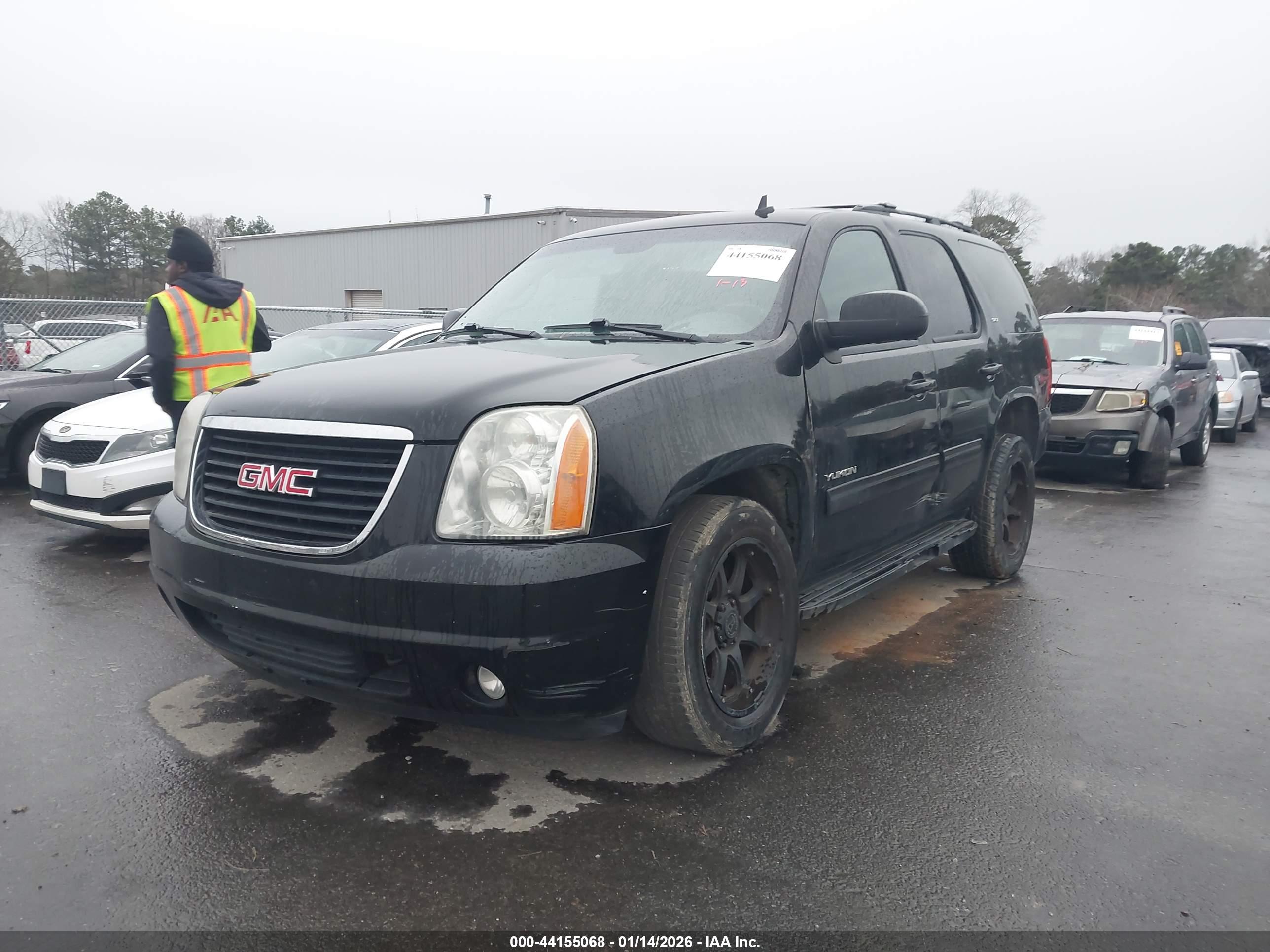 GMC YUKON image 2