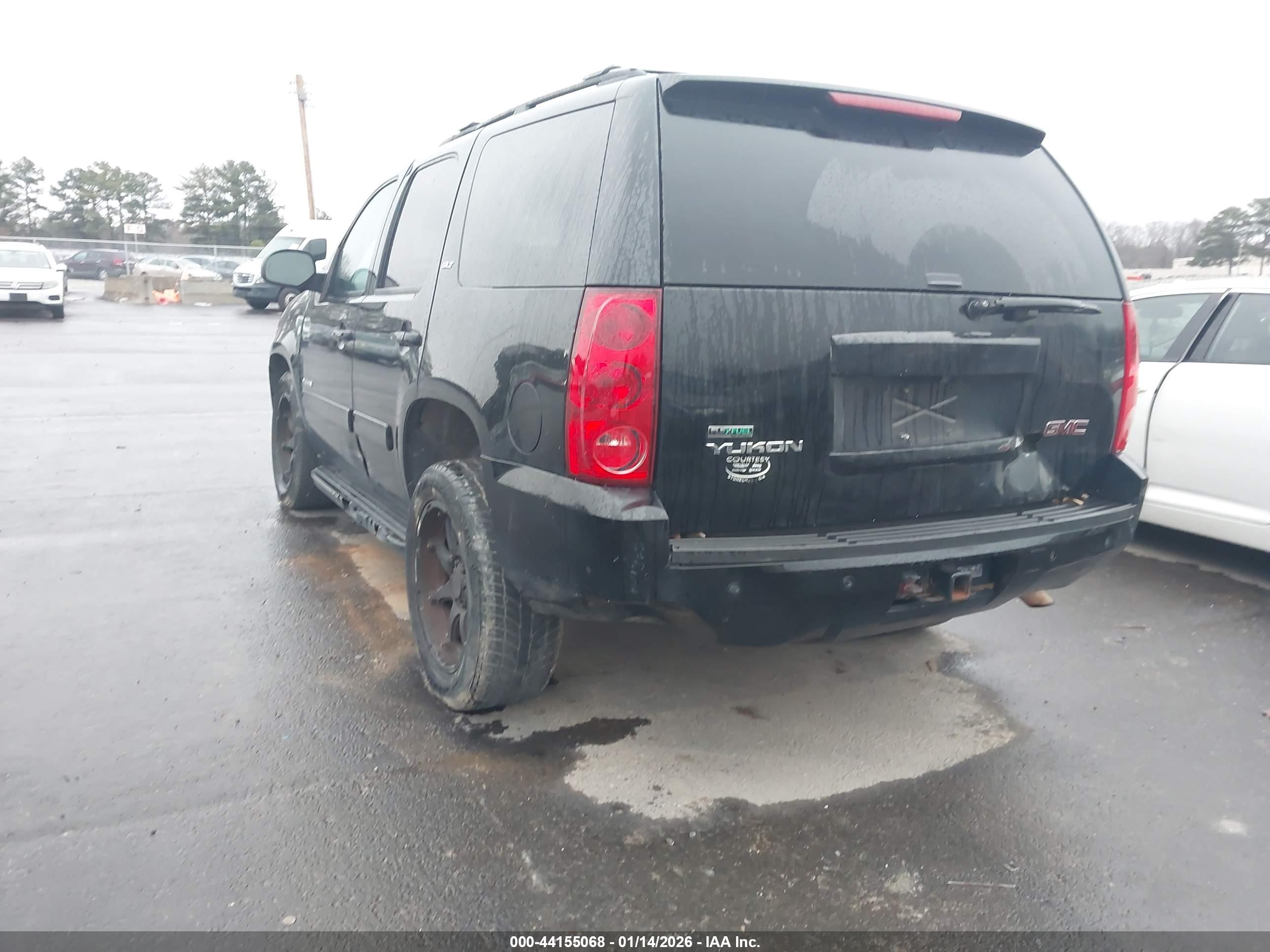 GMC YUKON image 3