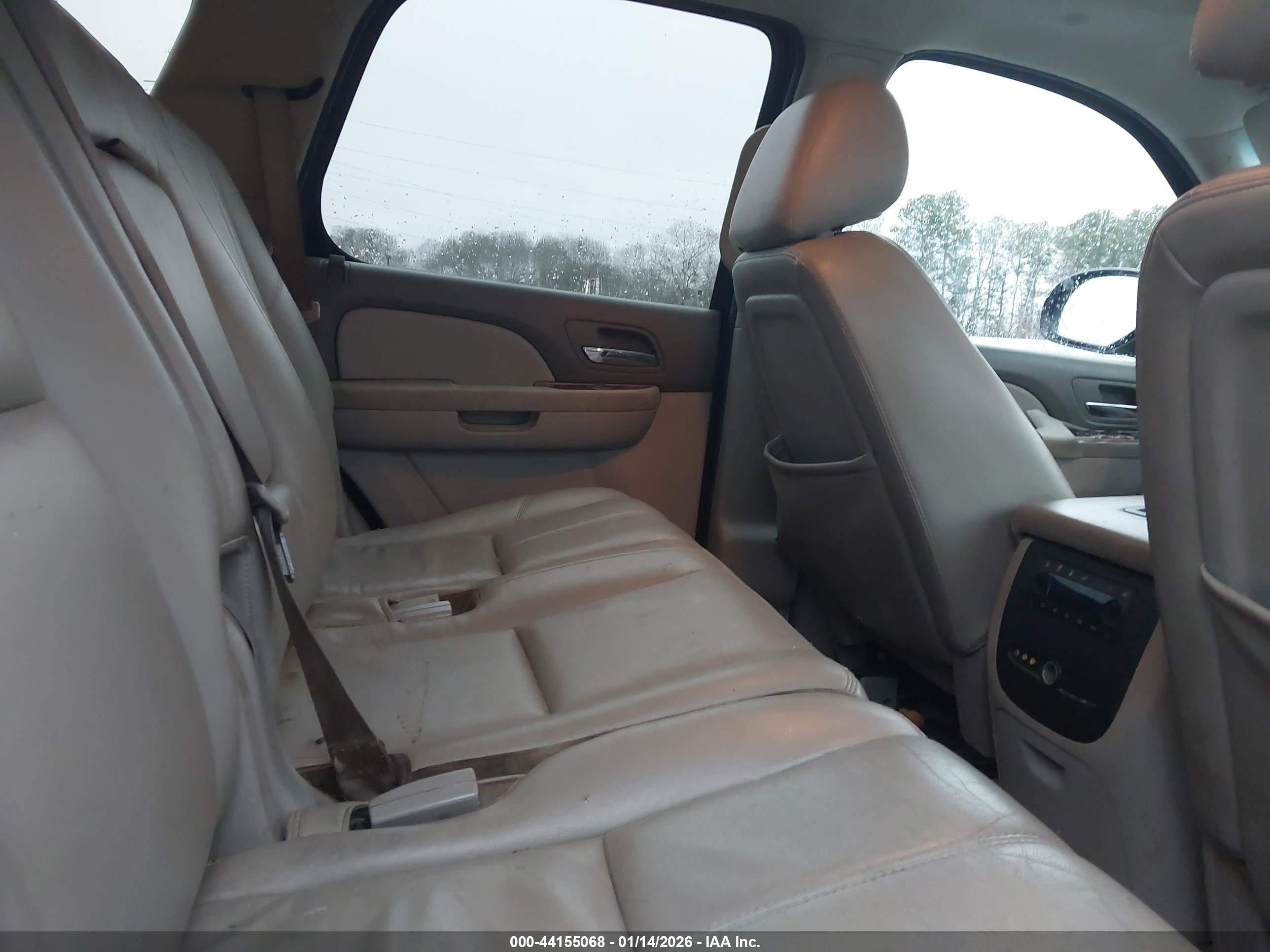 GMC YUKON image 8