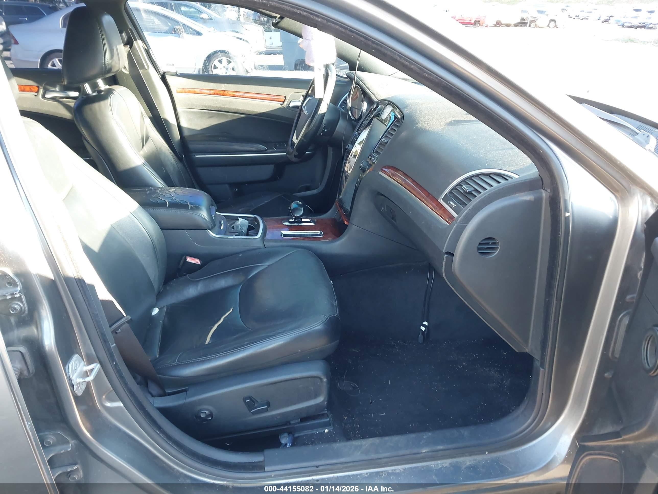 CHRYSLER 300 image 5
