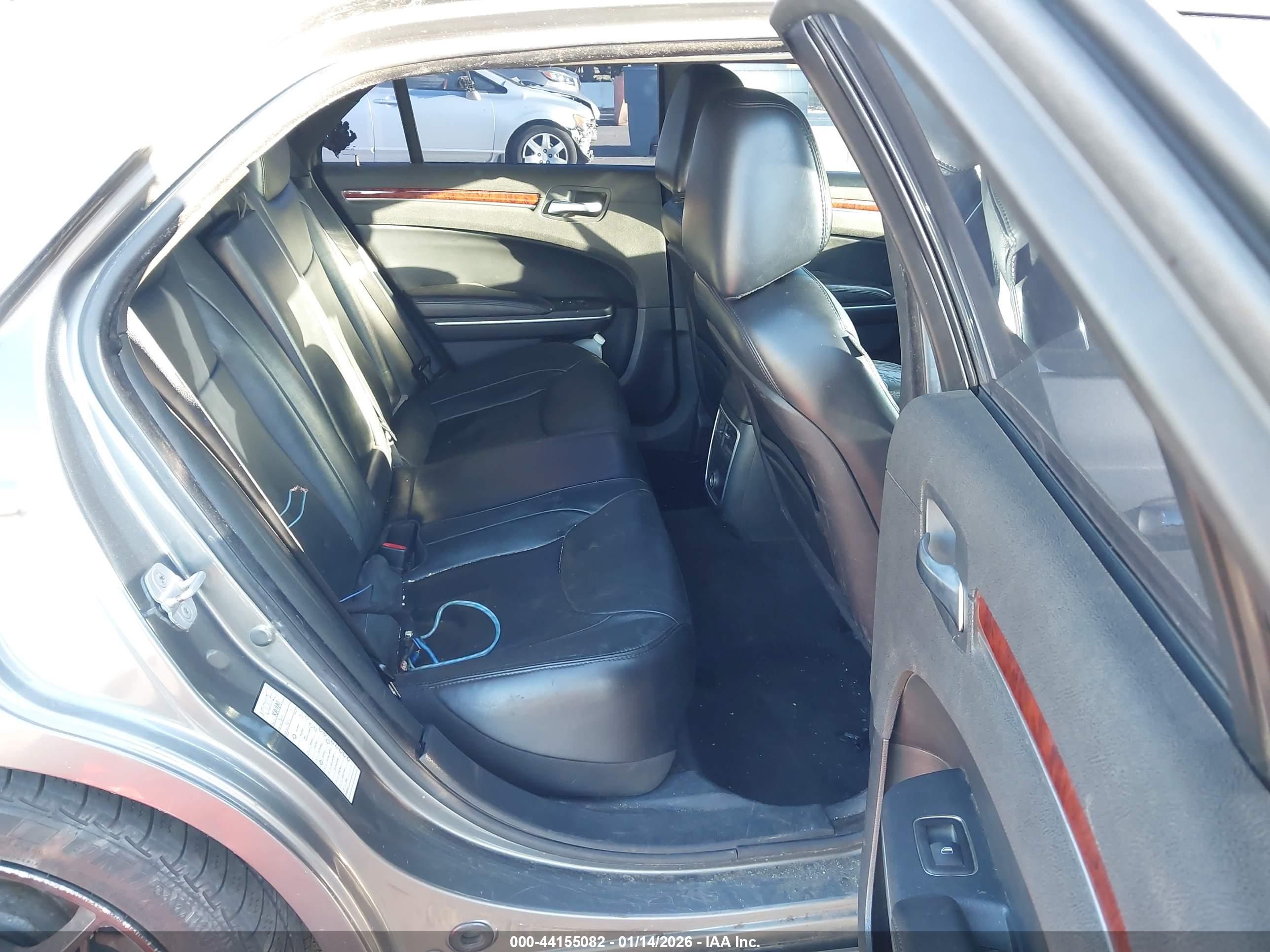CHRYSLER 300 image 8
