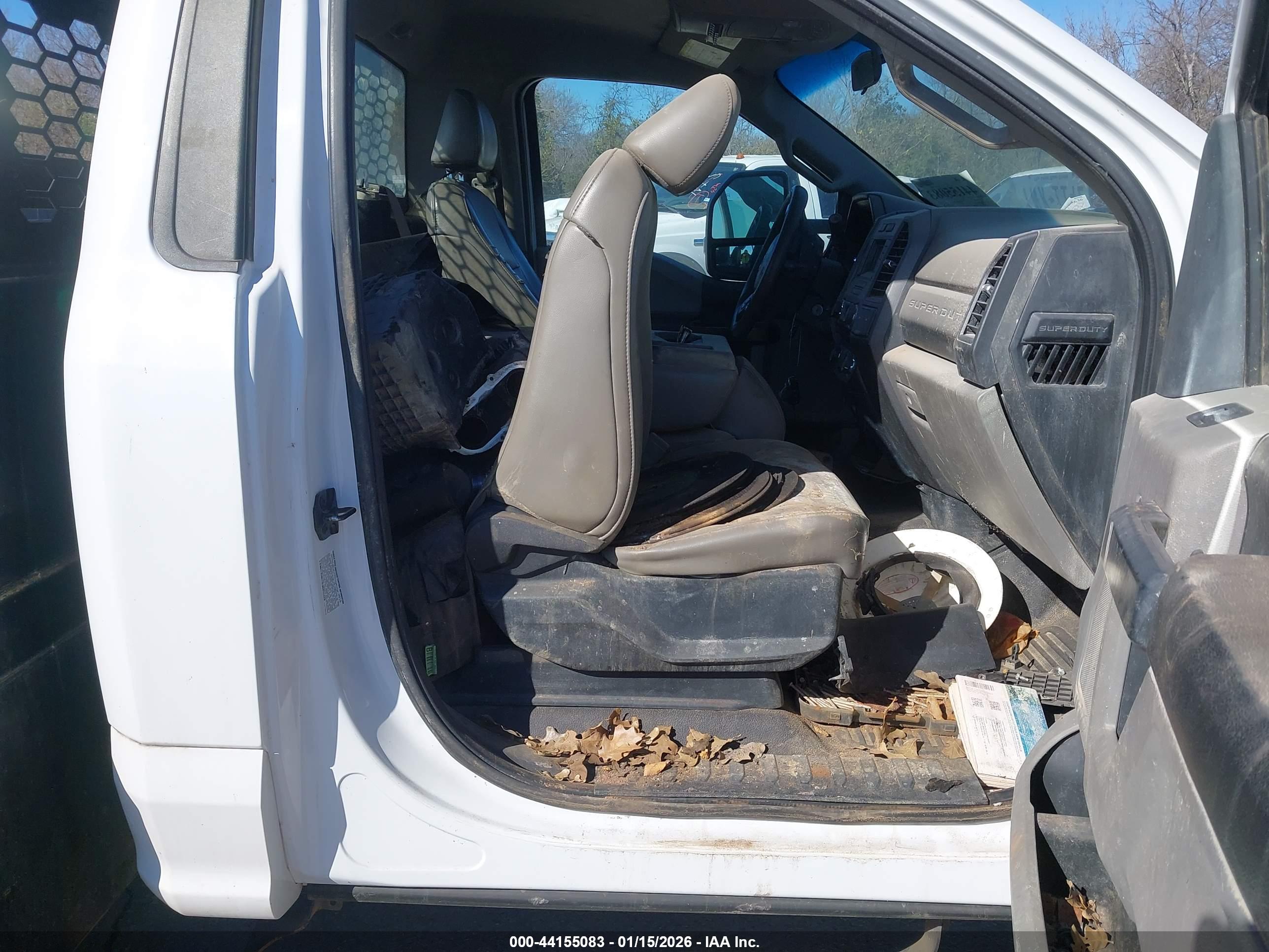 FORD F-550 image 8