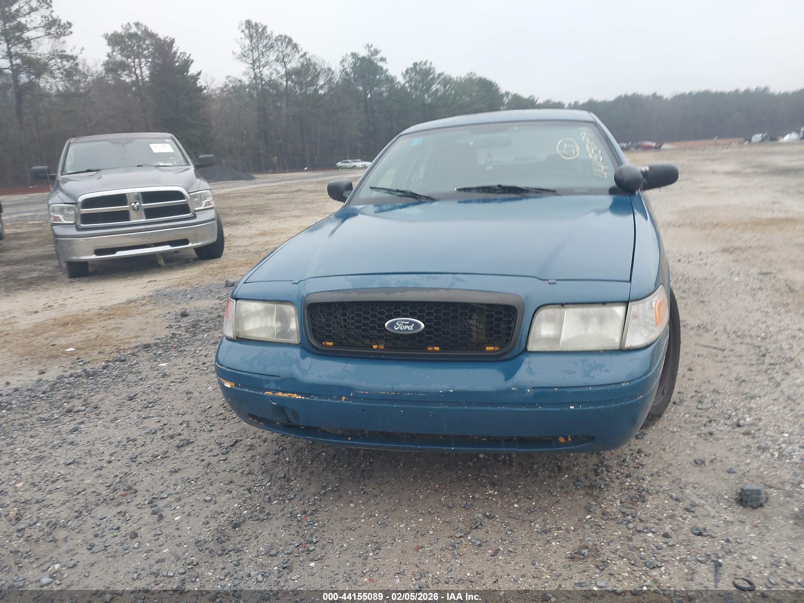 FORD CROWN image 6