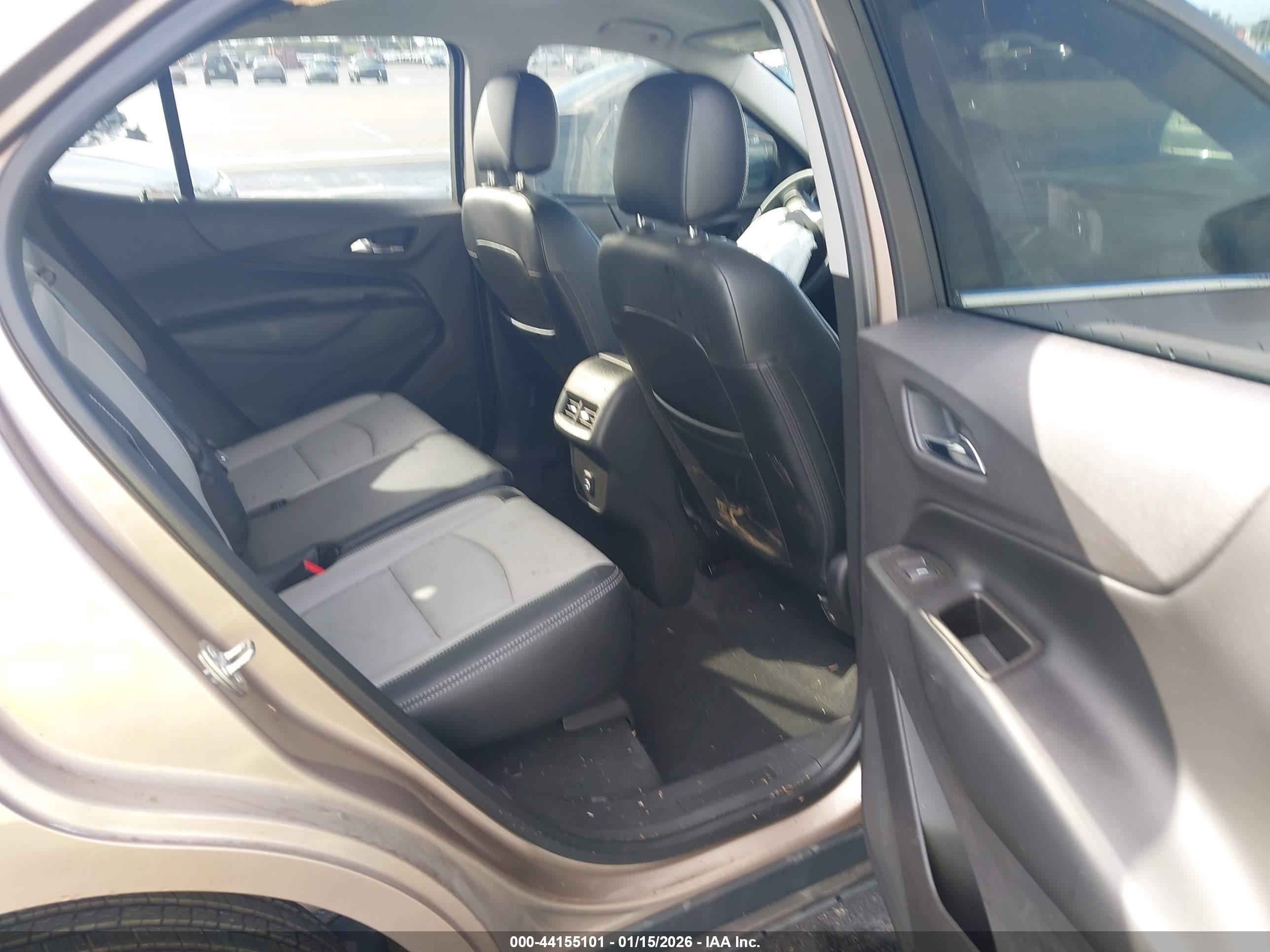 CHEVROLET EQUINOX image 8