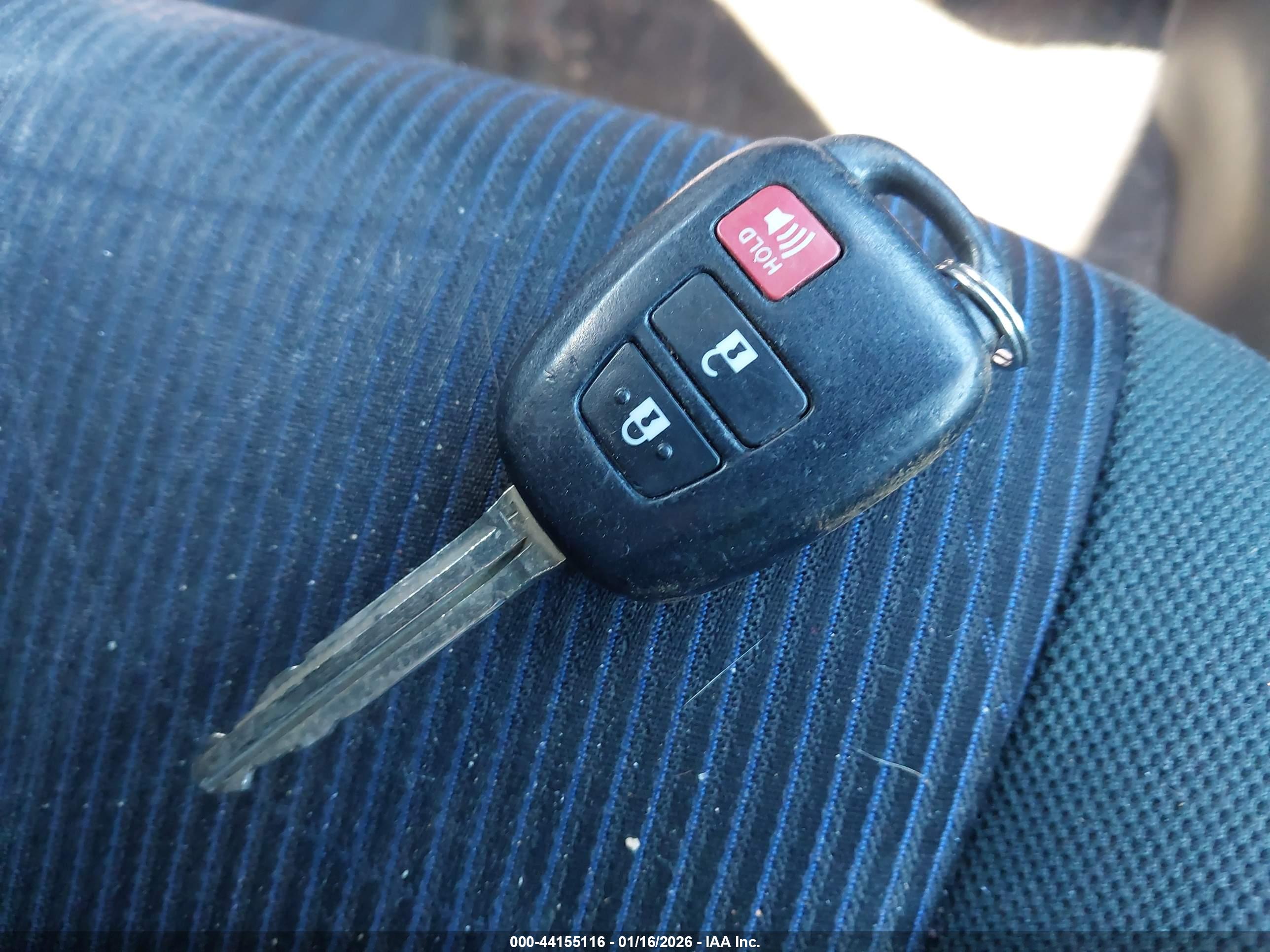 TOYOTA PRIUS image 11