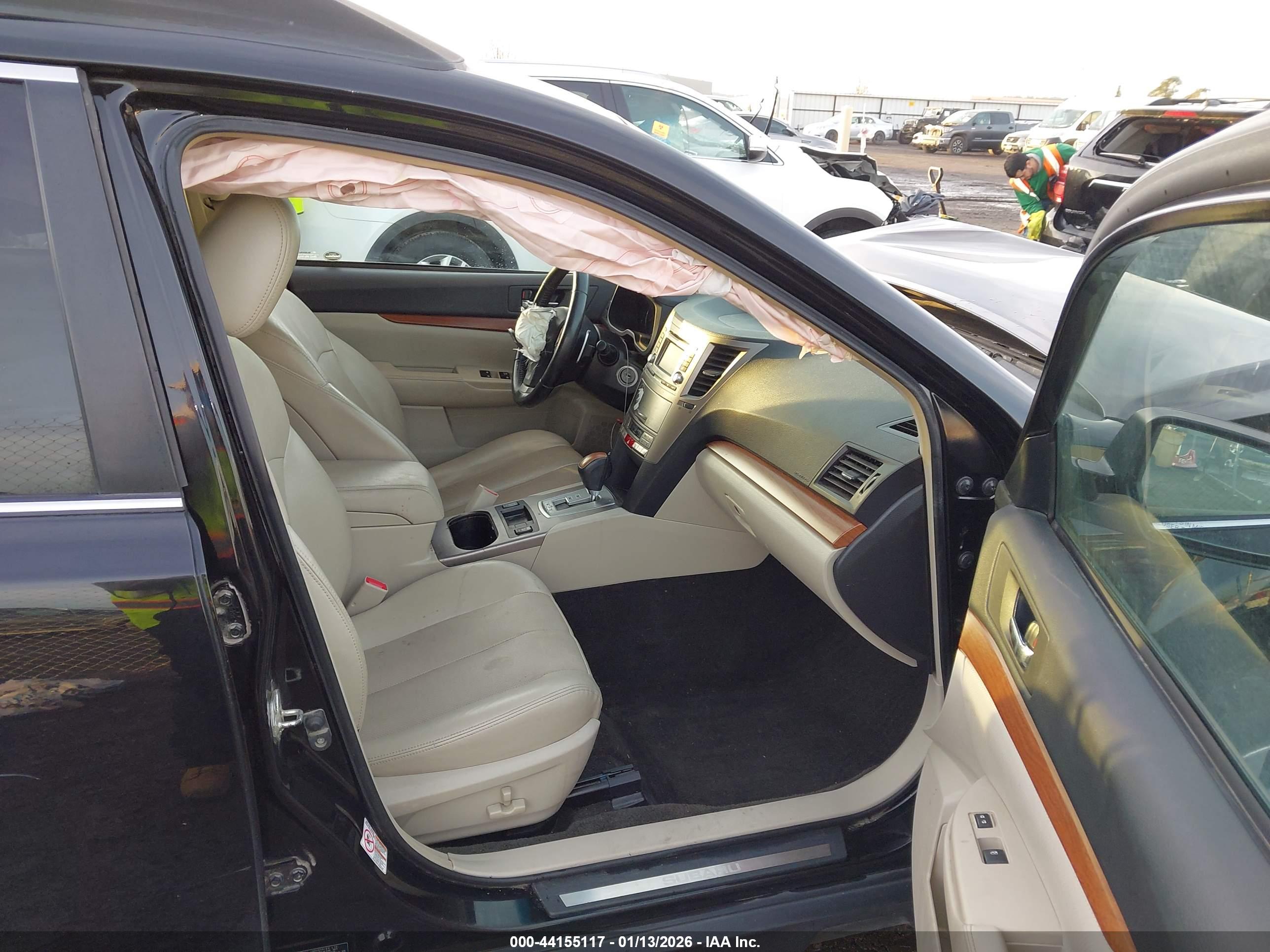 SUBARU OUTBACK image 5