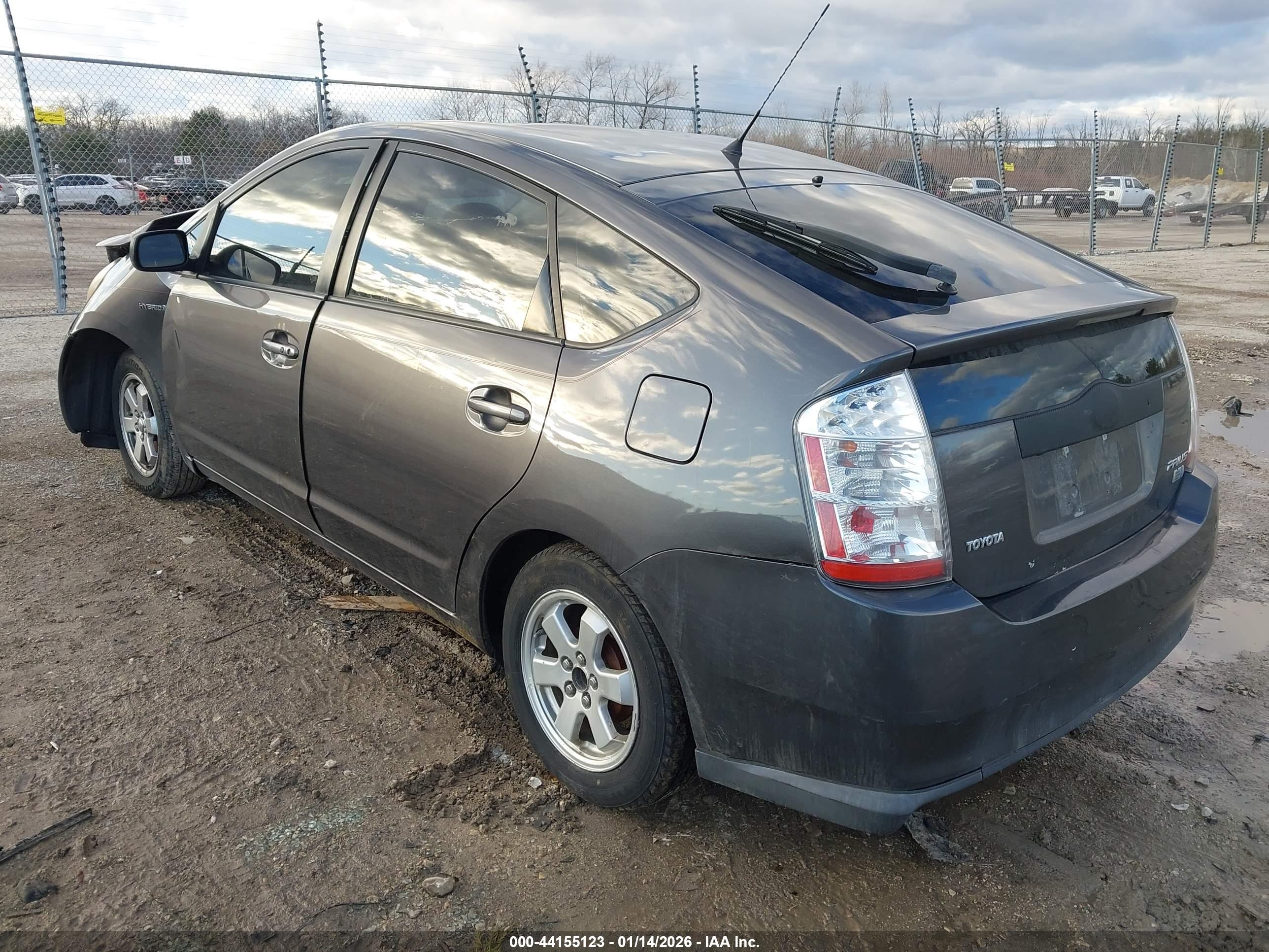 TOYOTA PRIUS image 3