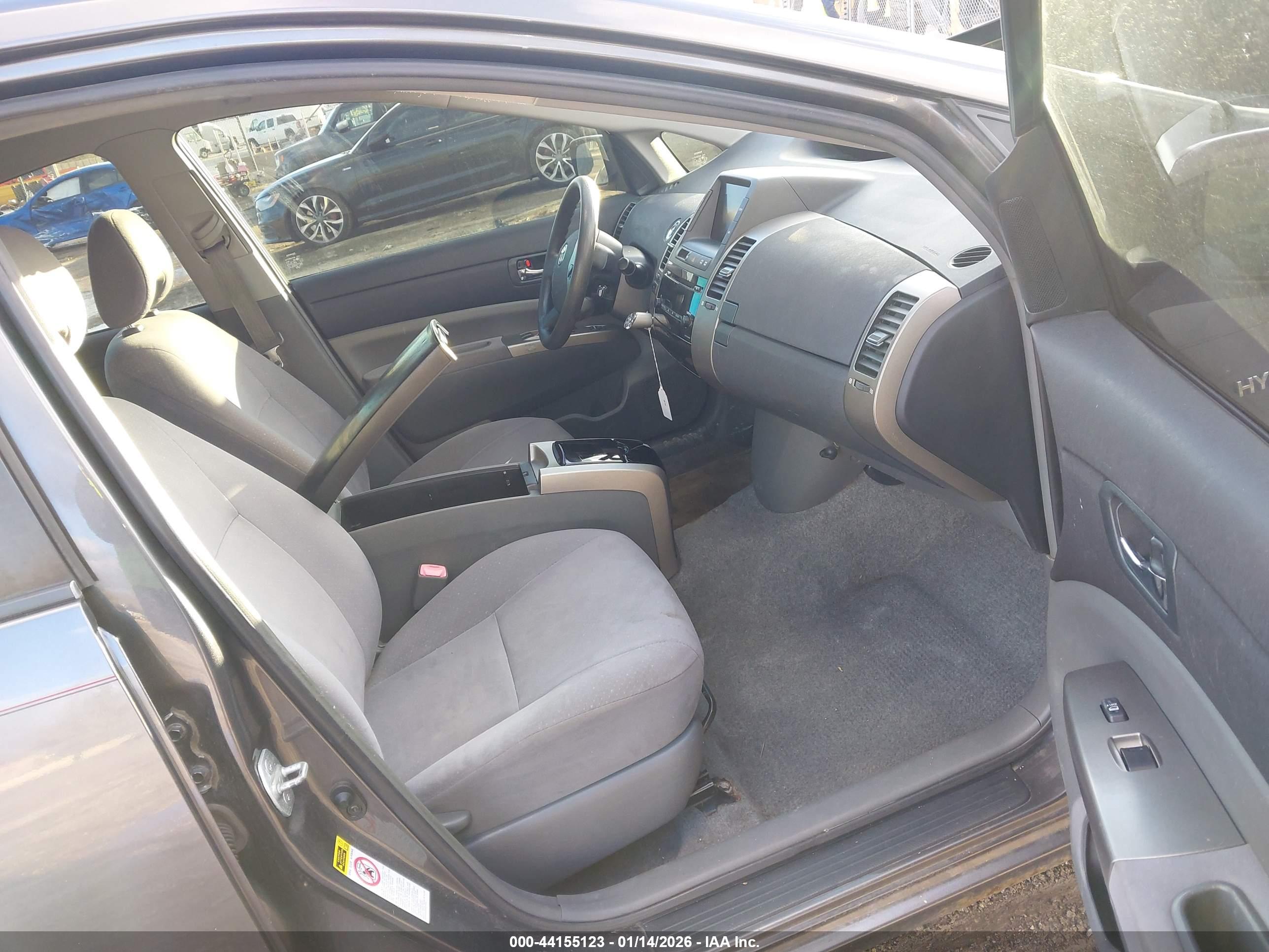 TOYOTA PRIUS image 5