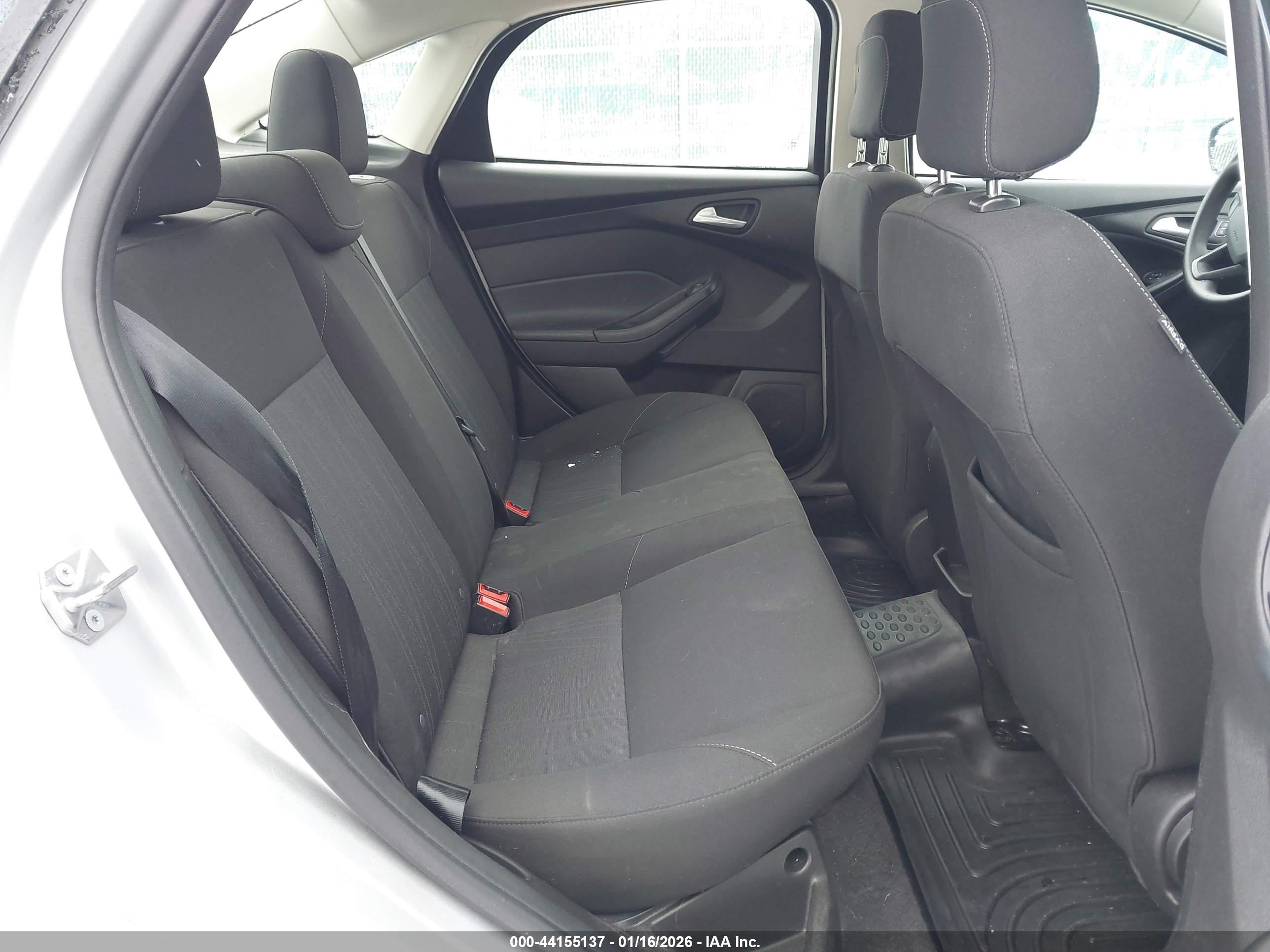 FORD FOCUS image 8