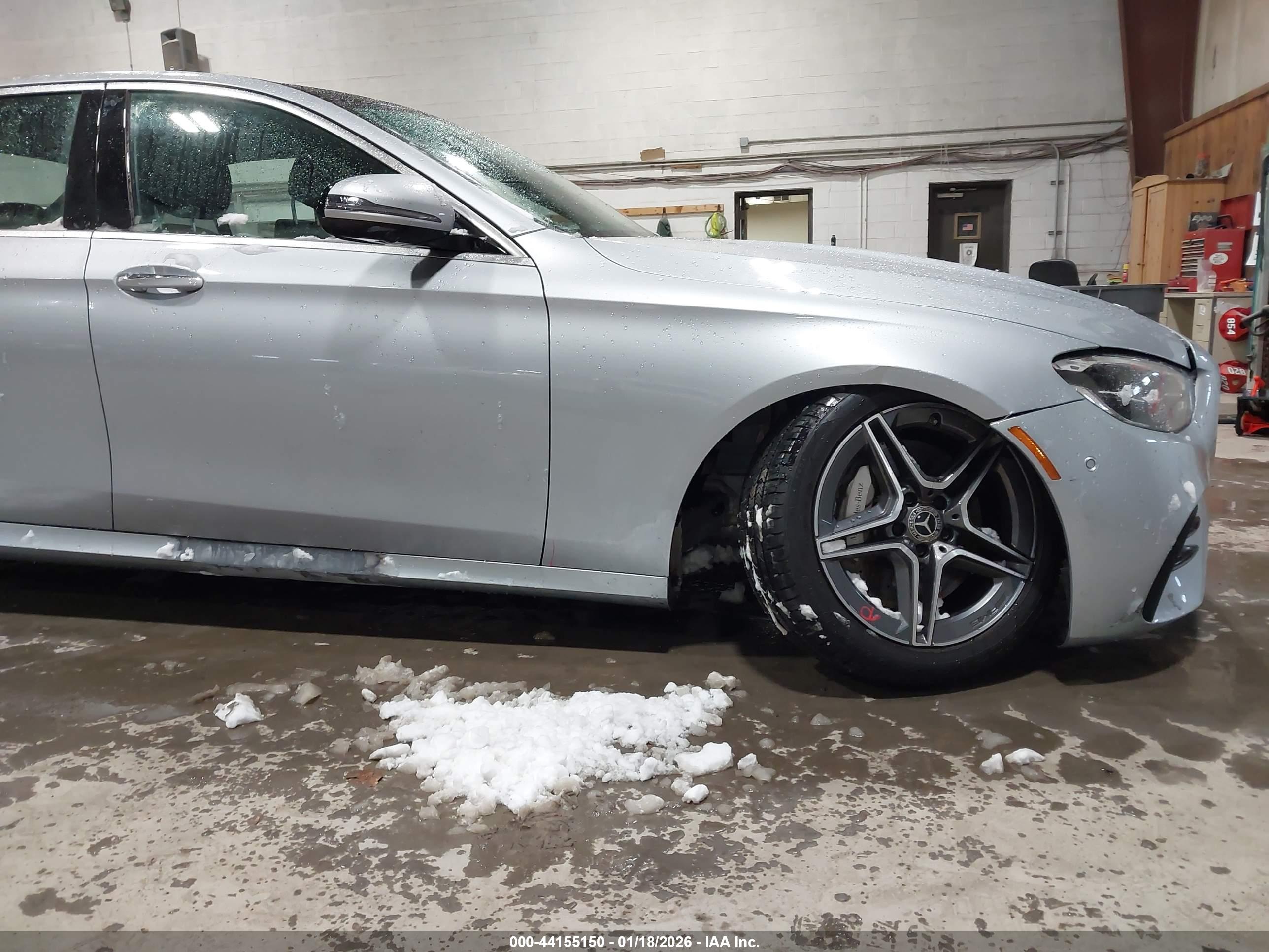 MERCEDES-BENZ E image 6