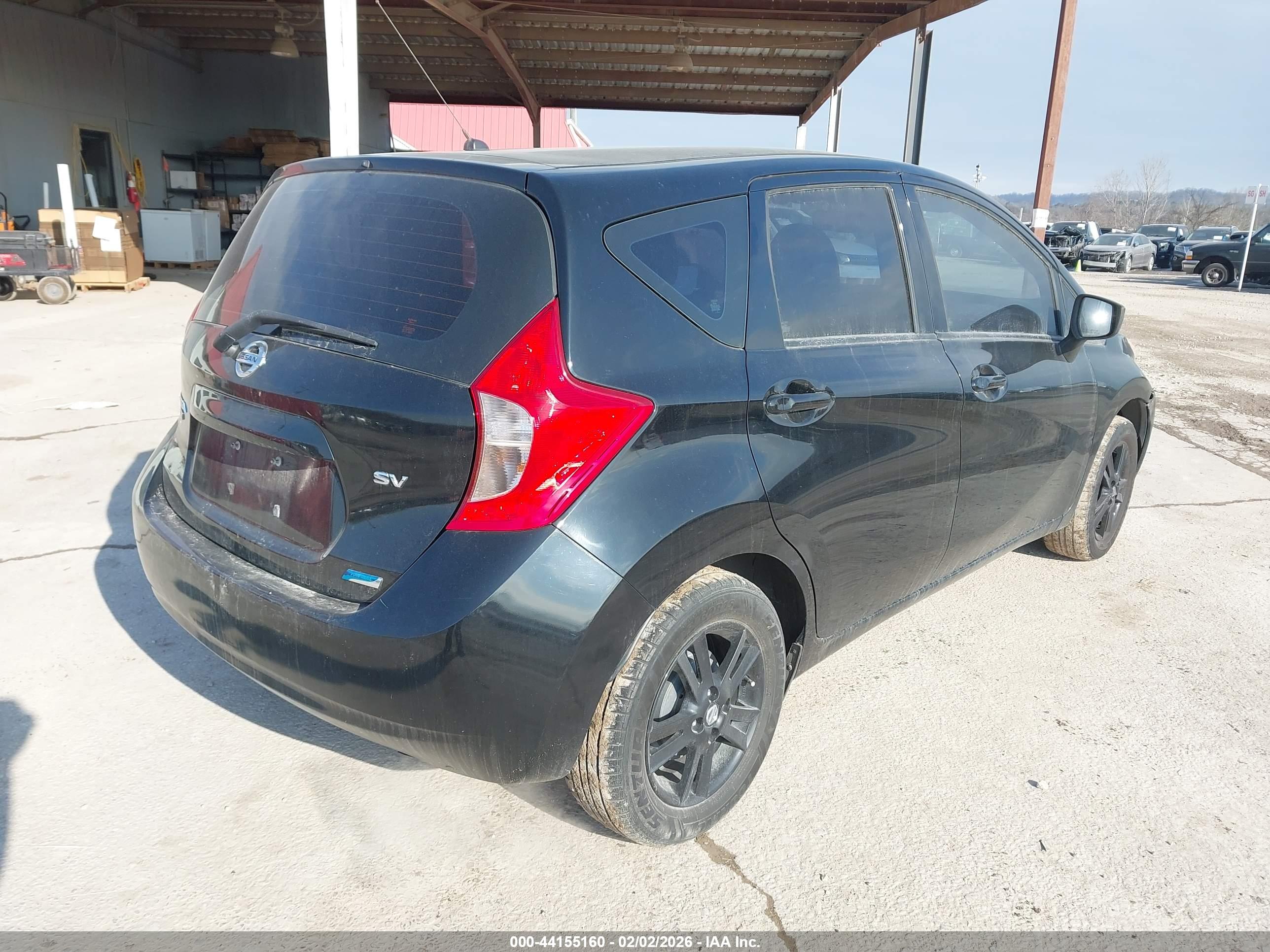 NISSAN VERSA image 4
