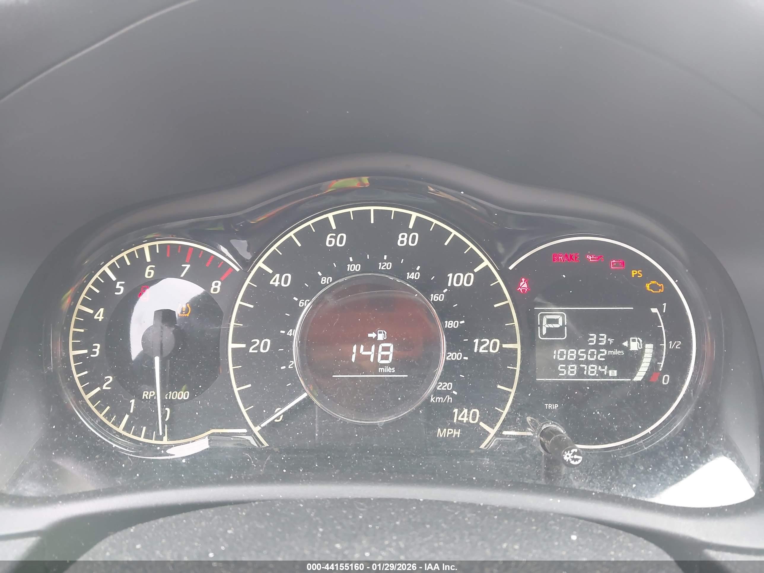 NISSAN VERSA image 7