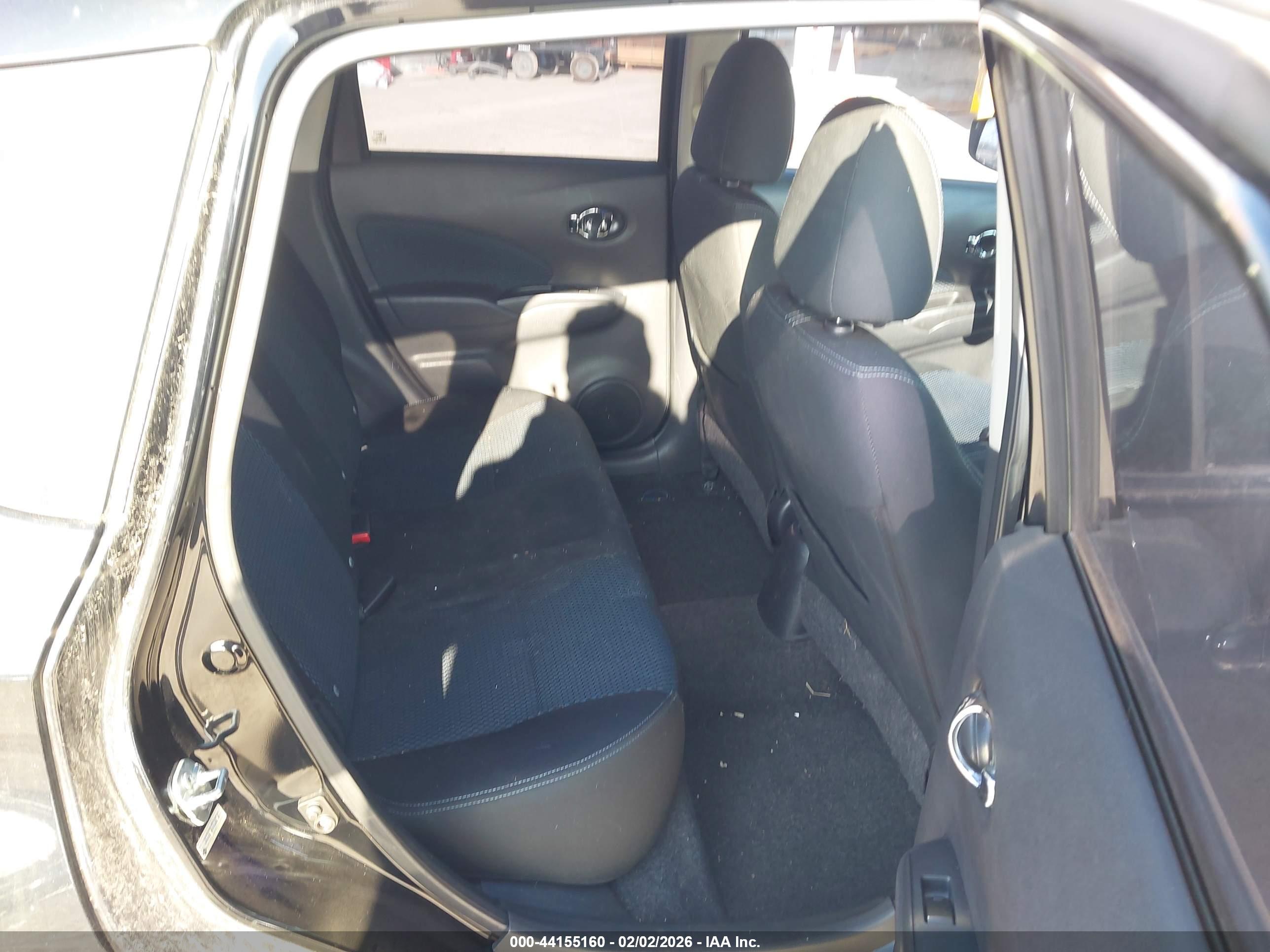 NISSAN VERSA image 8