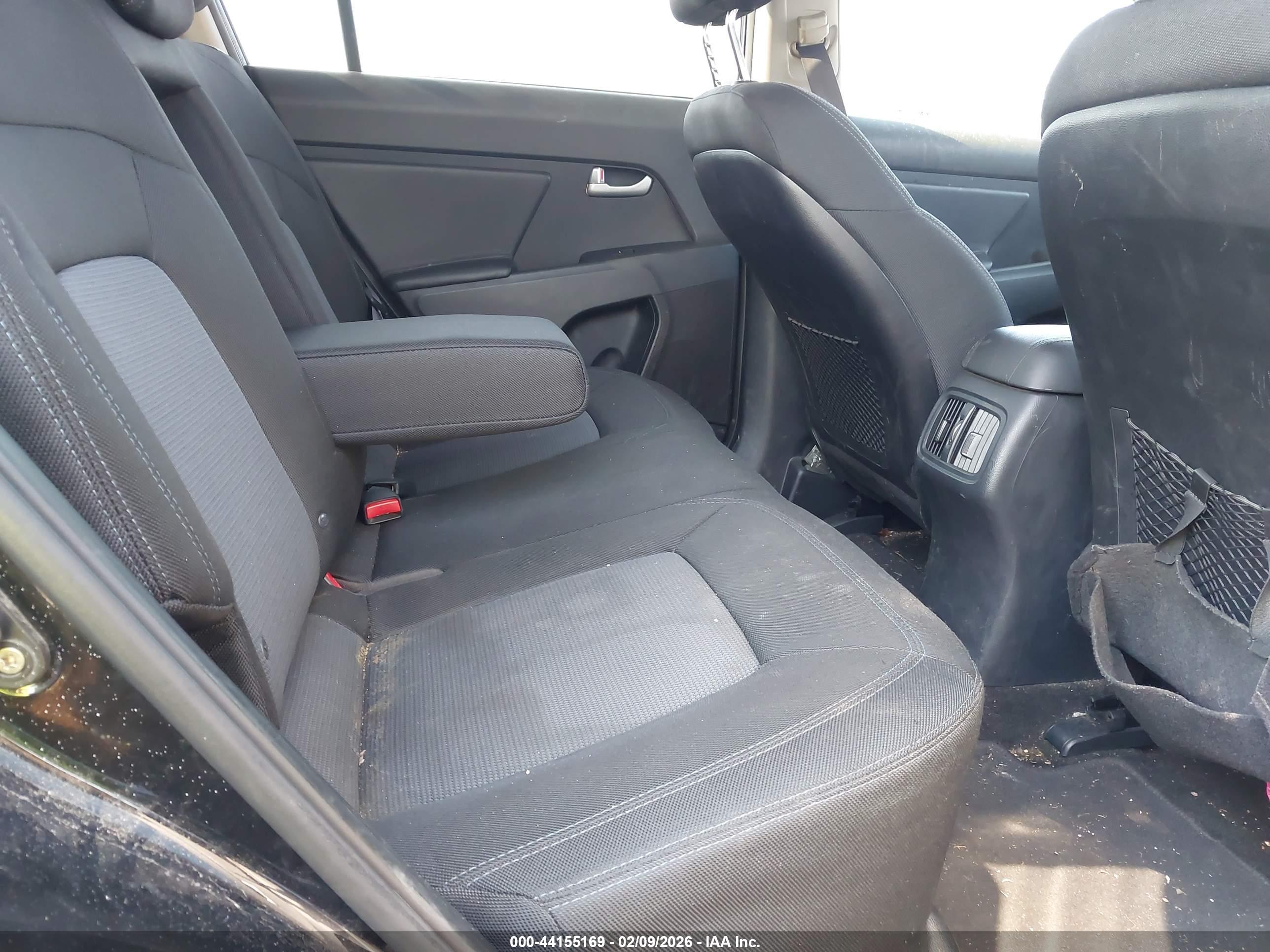 KIA SPORTAGE image 8