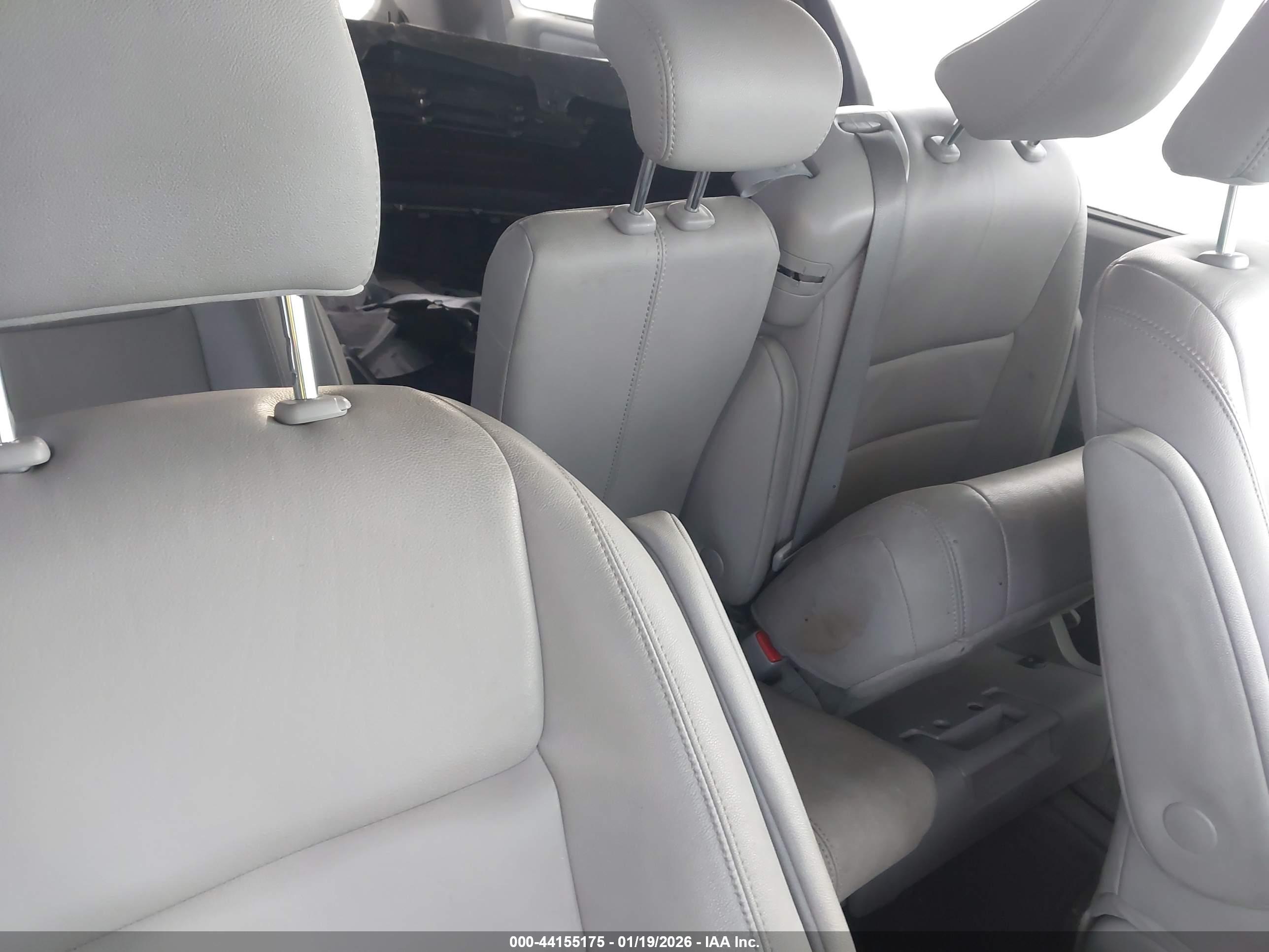 TOYOTA SIENNA image 8