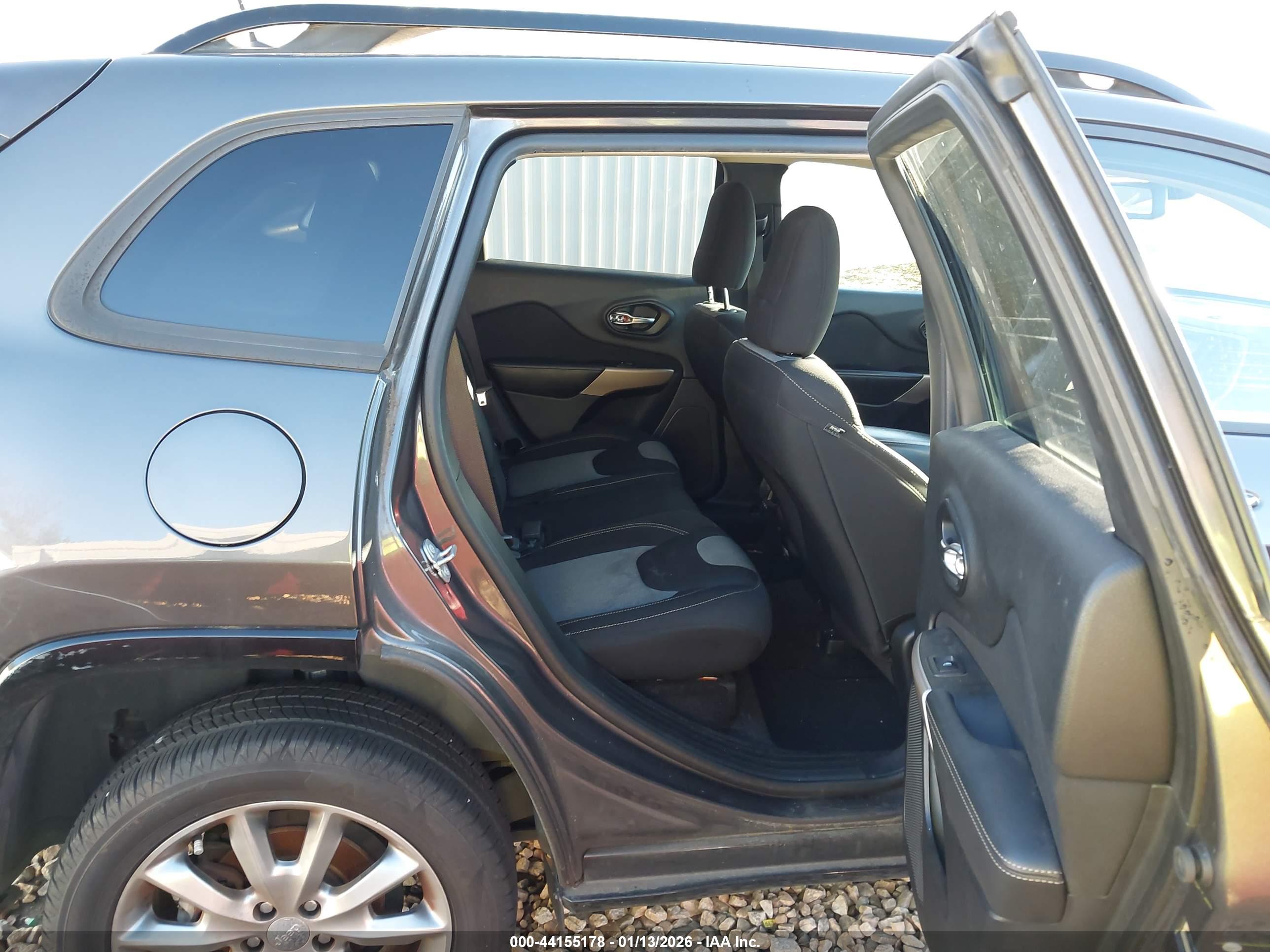 JEEP CHEROKEE image 8